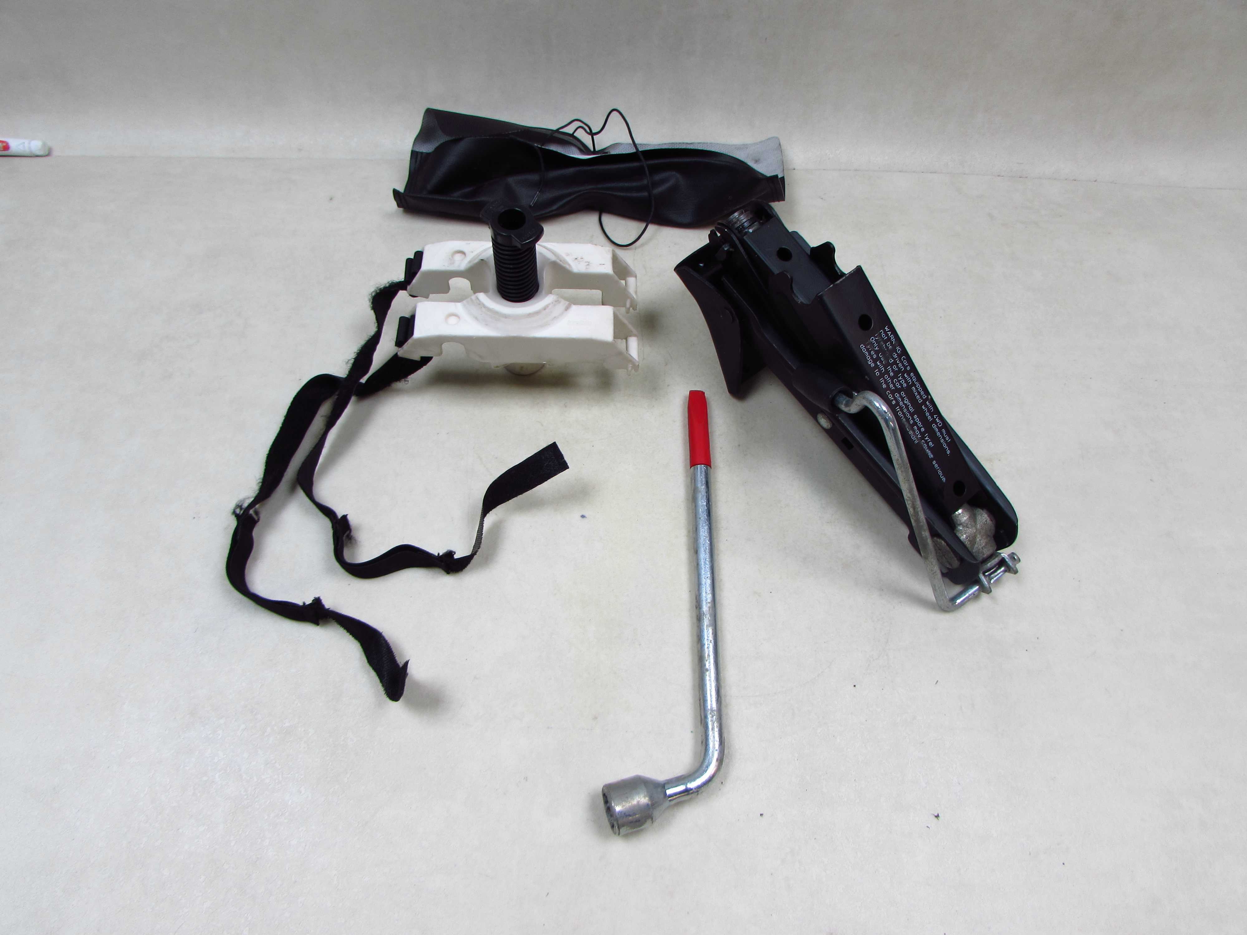 VOLVO V70 XC70 99- ZESTAW LEWAREK PODNOSNIK KLUCZ 8679370