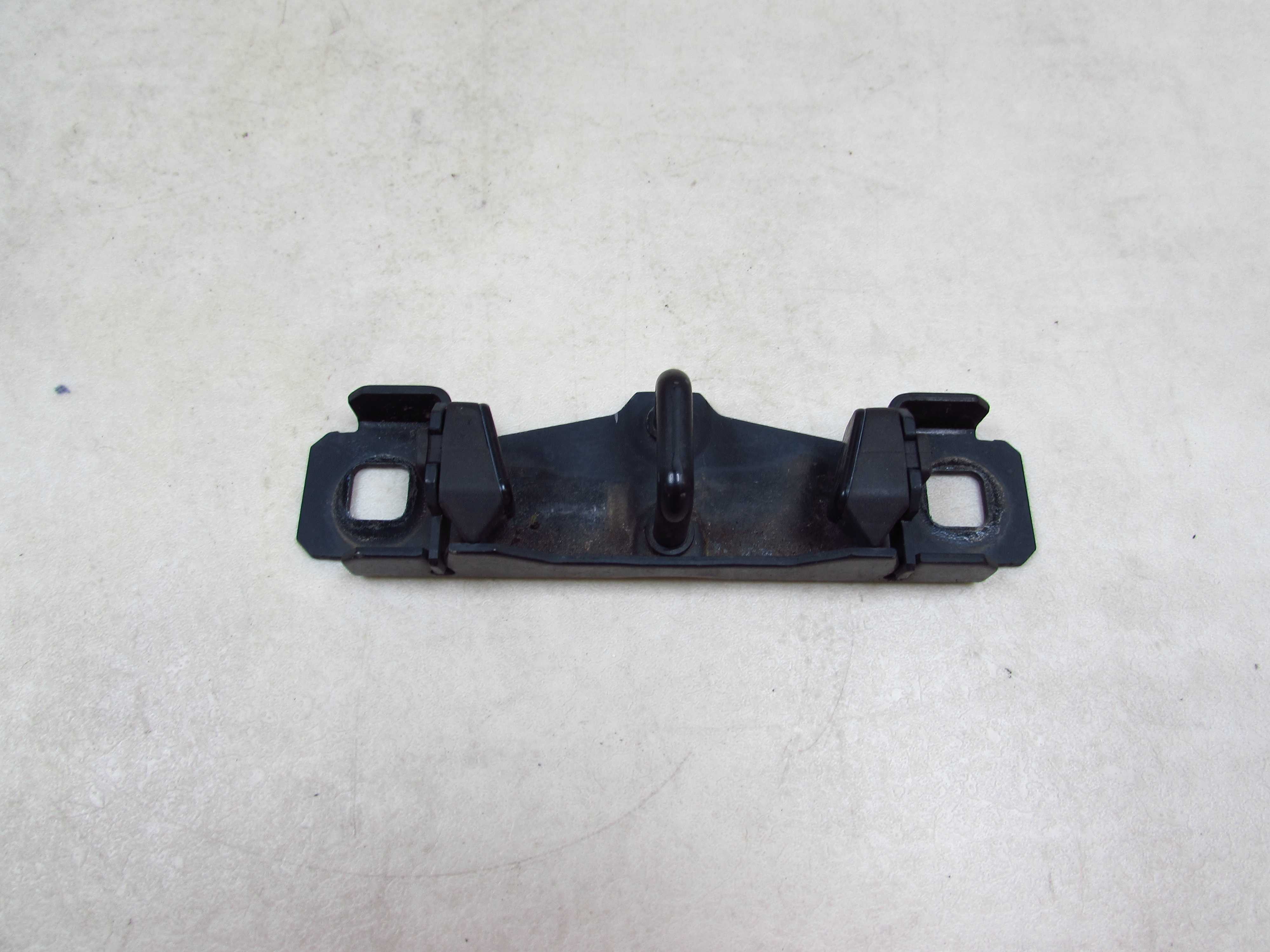 VOLVO S60 II V60 10-17 RYGIEL KLAPY BAGAZNIKA TYL 3M51R404B12