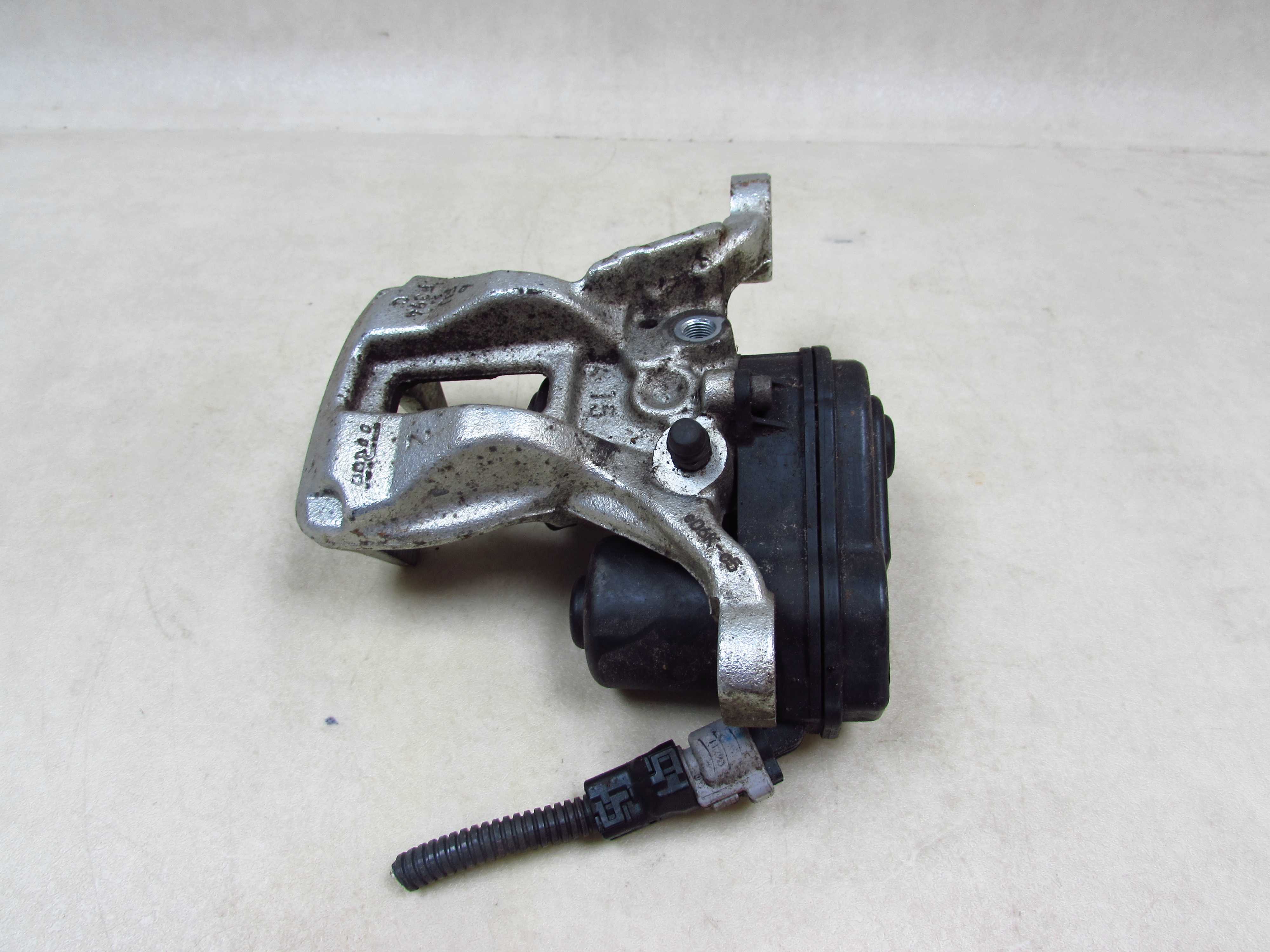 TOYOTA COROLLA E21 C-HR 19-23 ZACISK HAMULCOWY PRAWY TYL ELEKTRYCZNY