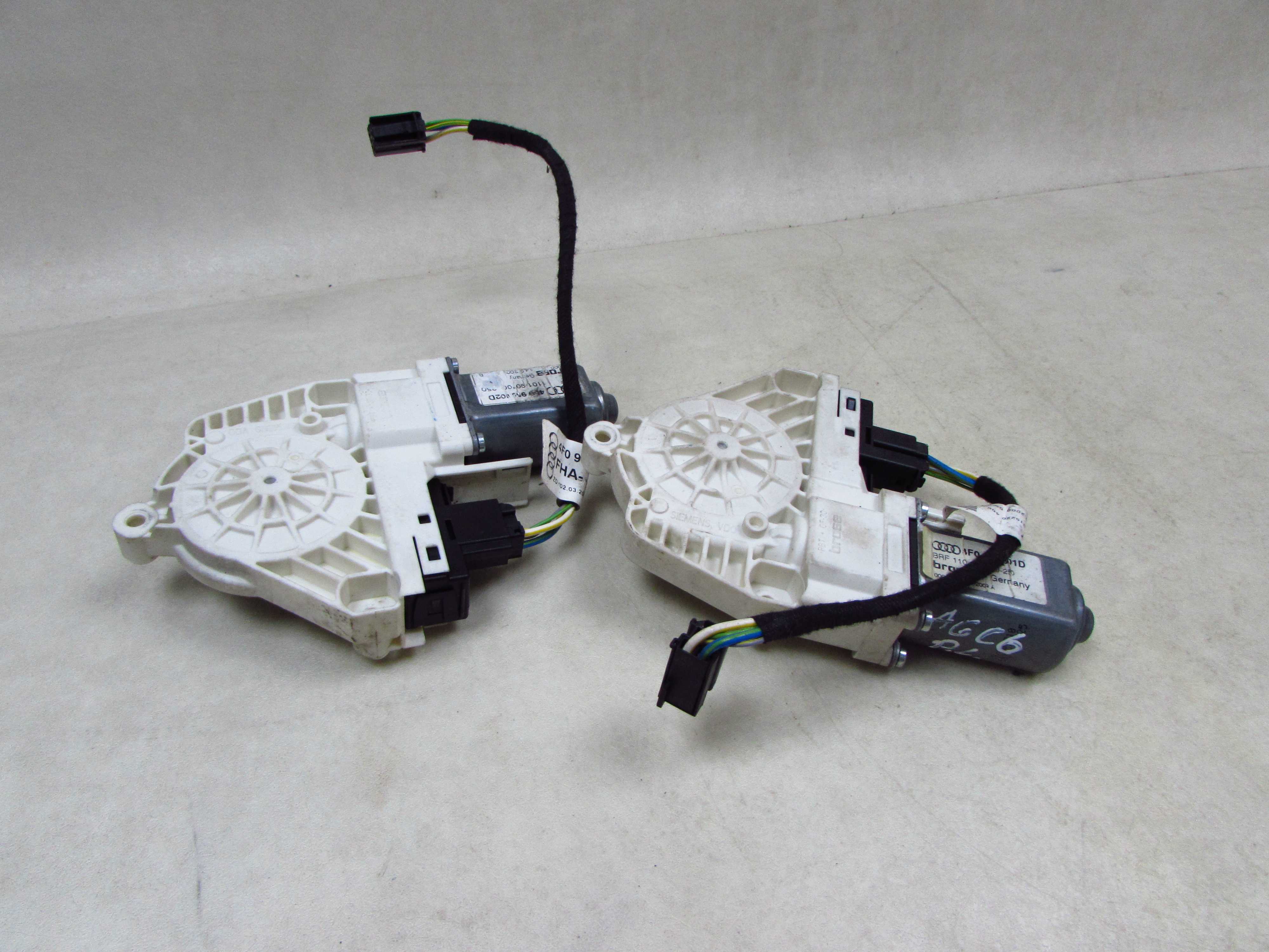 AUDI A6 C6 04-11 SILNICZEK SZYBY TYL 4F0959801D