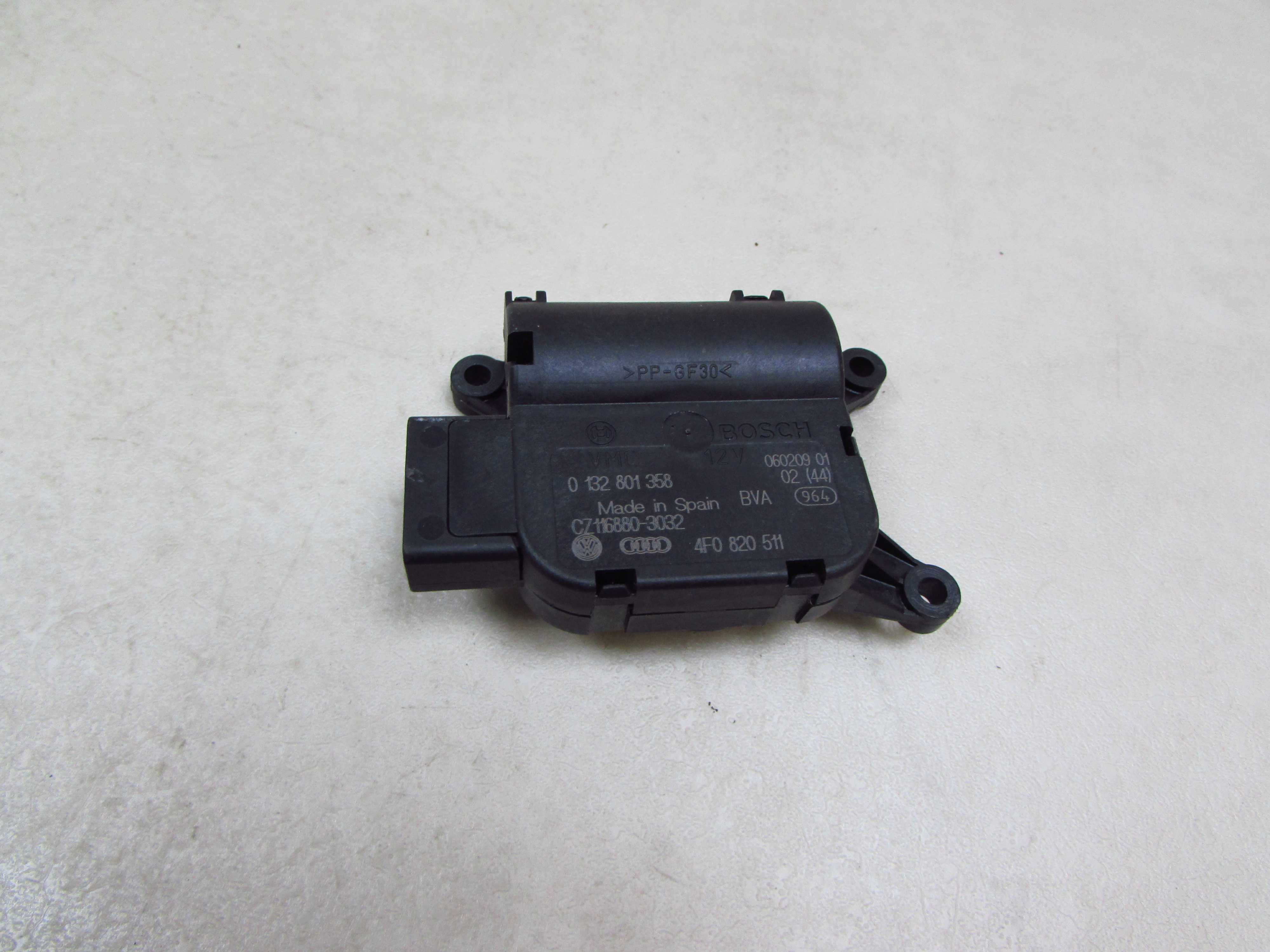 AUDI A6 C6 04-11 SILNICZEK STEROWANIA NAWIEWU NAGRZEWNICY 4F0820511 0132801358