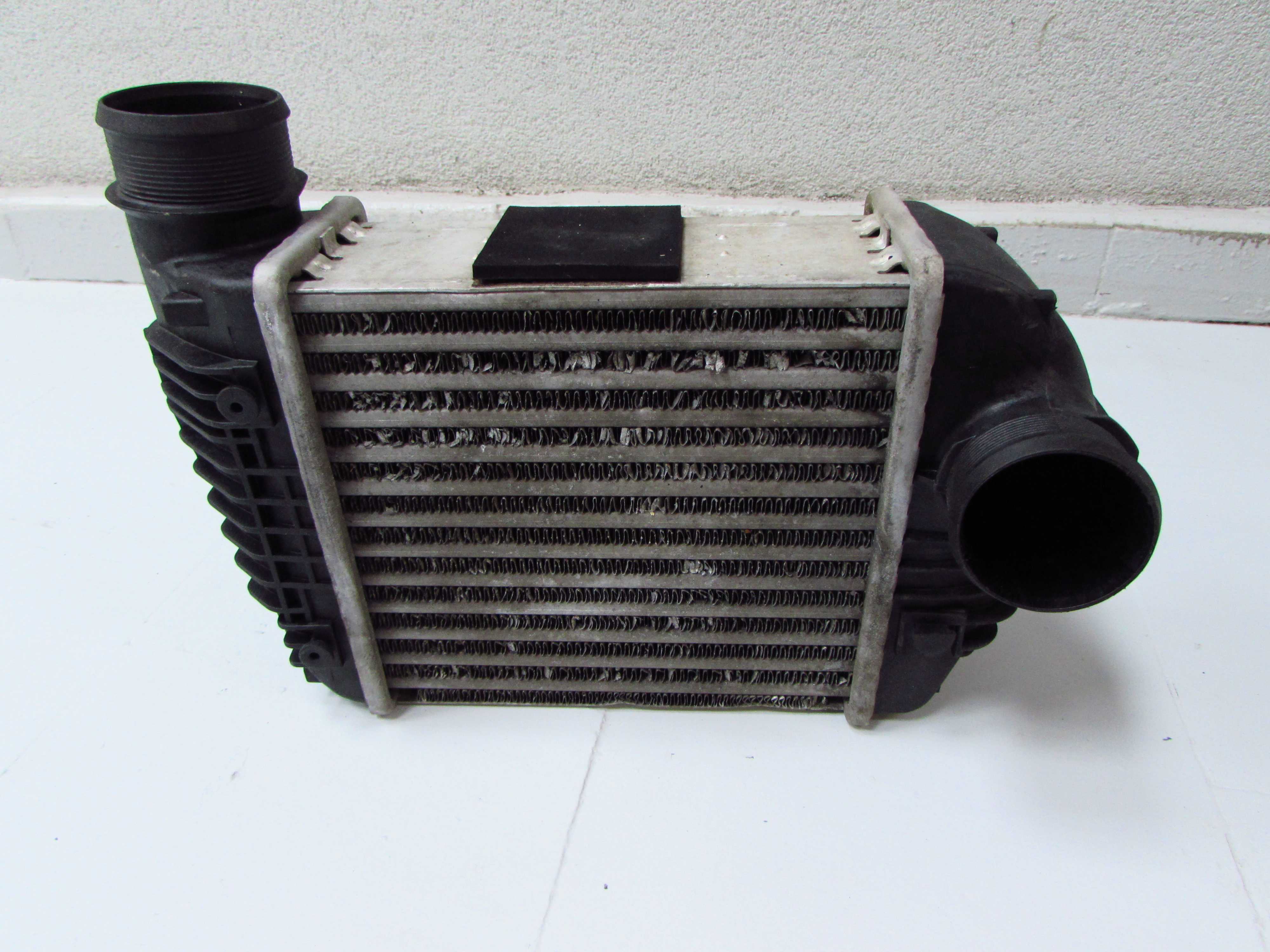 AUDI A6 C6 2.7 TDI CHLODNICA INTERCOOLER POWIETRZA LEWY 4F0145805AC
