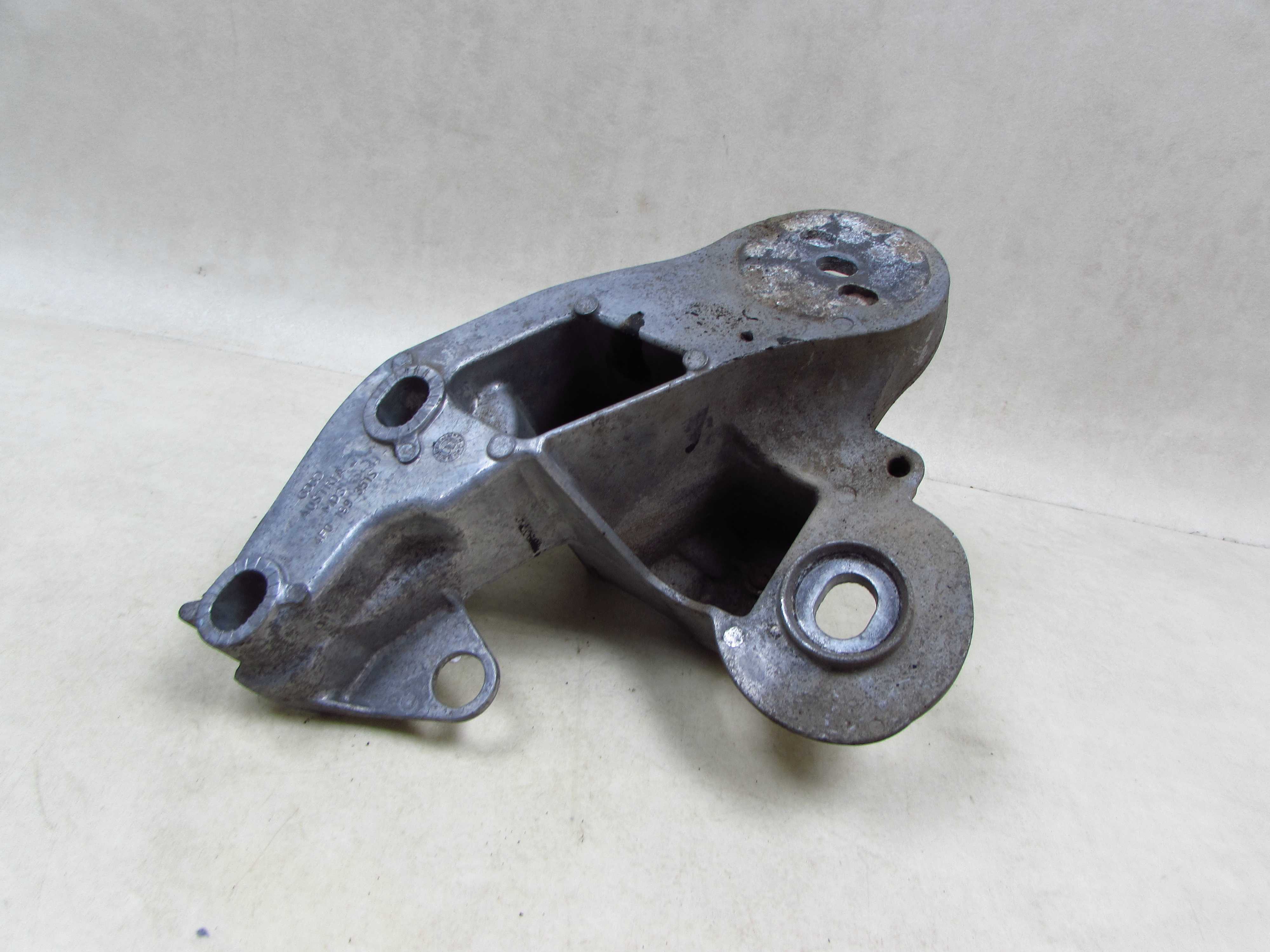 AUDI A6 C6 2.7 TDI 04-11 LAPA WSPORNIK SILNIKA LEWA 4F0199351S