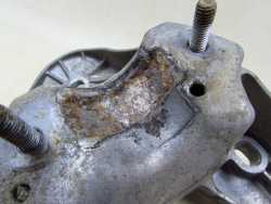 AUDI A6 C6 2.7 TDI 04-11 LAPA WSPORNIK SILNIKA LEWA 4F0199351S