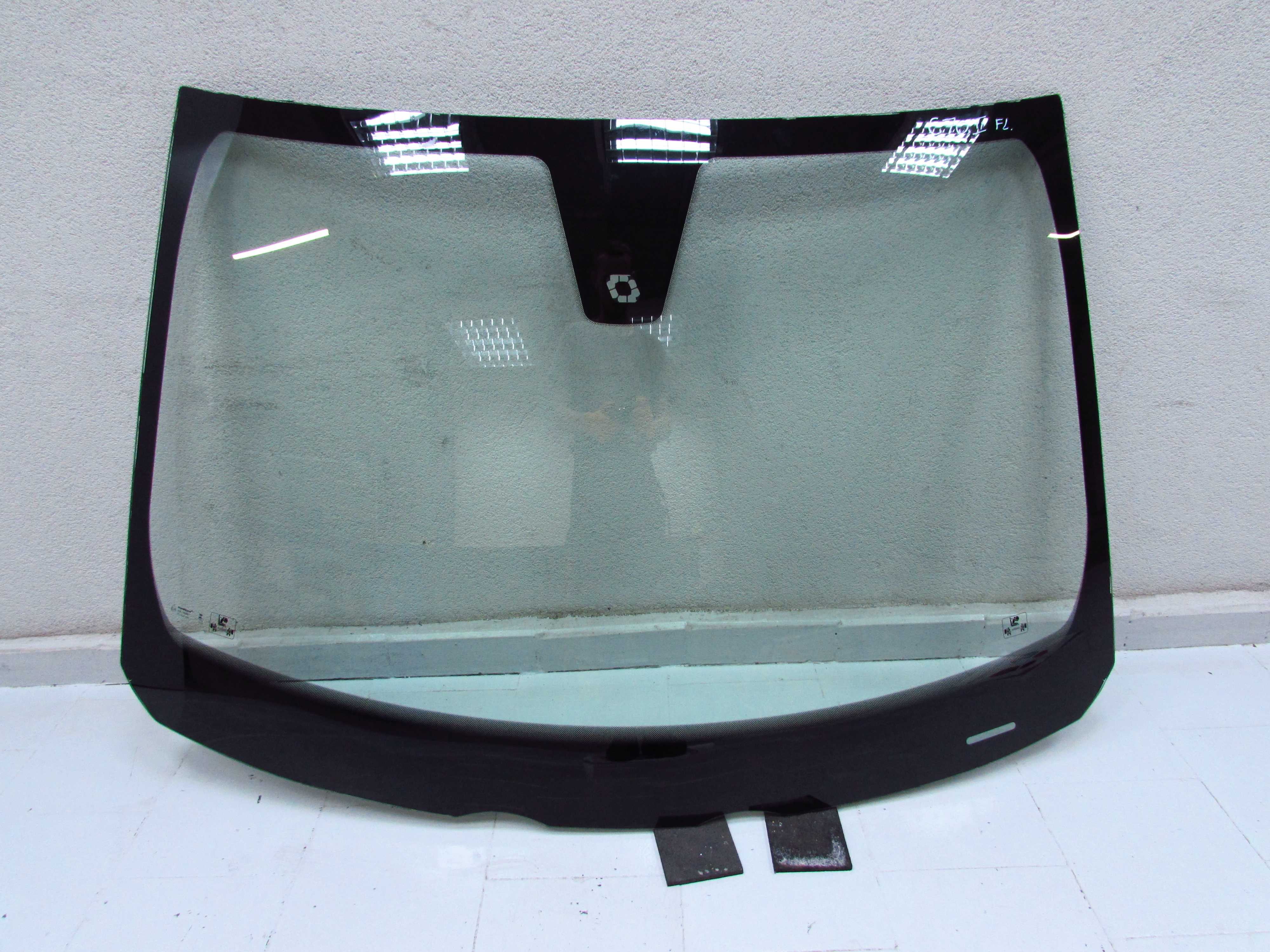 VOLVO C70 II LIFT 06- SZYBA PRZOD PRZEDNIA CZOLOWA SENSOR