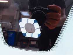 VOLVO C70 II LIFT 06- SZYBA PRZOD PRZEDNIA CZOLOWA SENSOR