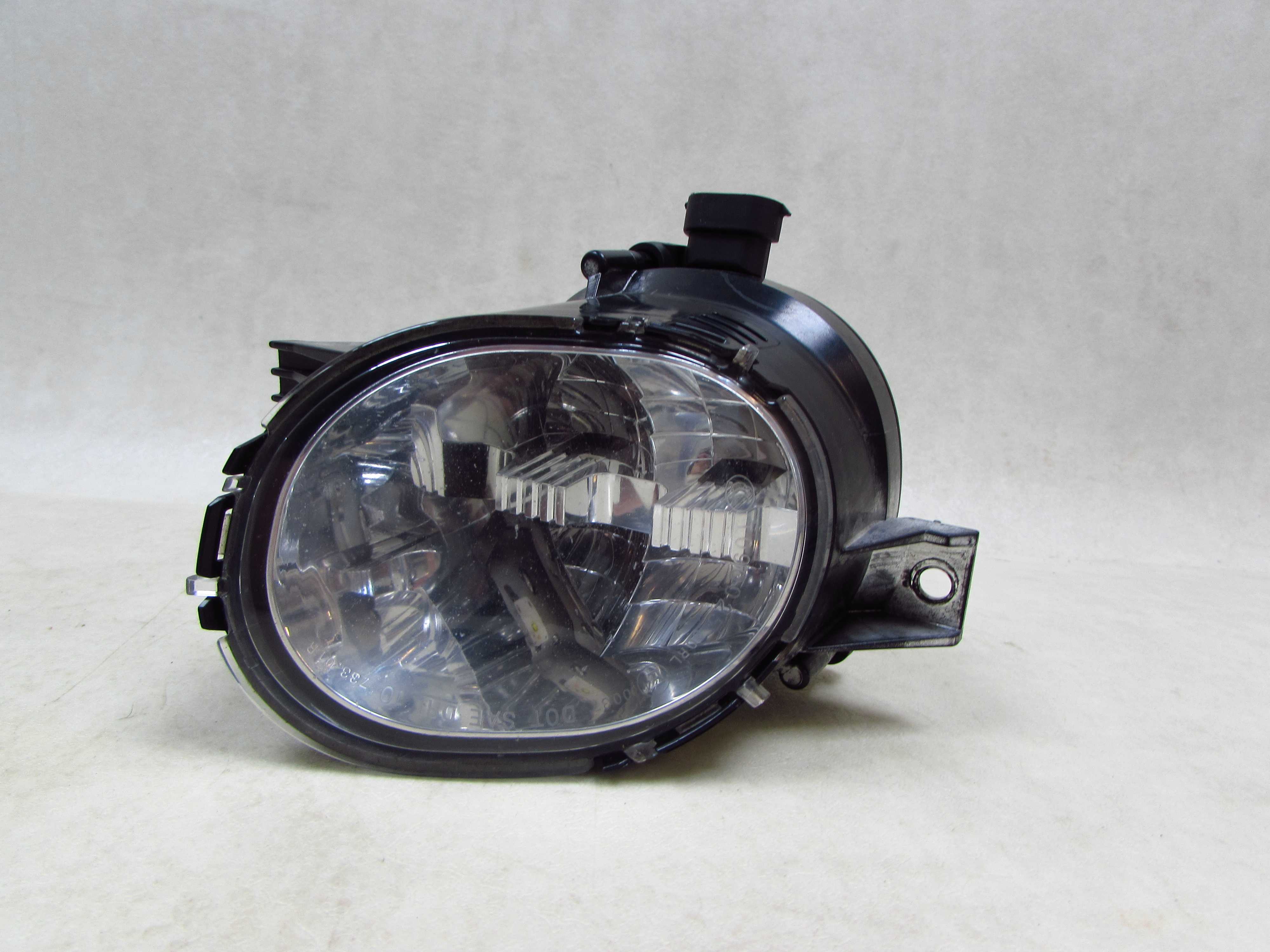 VOLVO C70 II LIFT 11-13 LAMPA HALOGEN DRL PRAWY