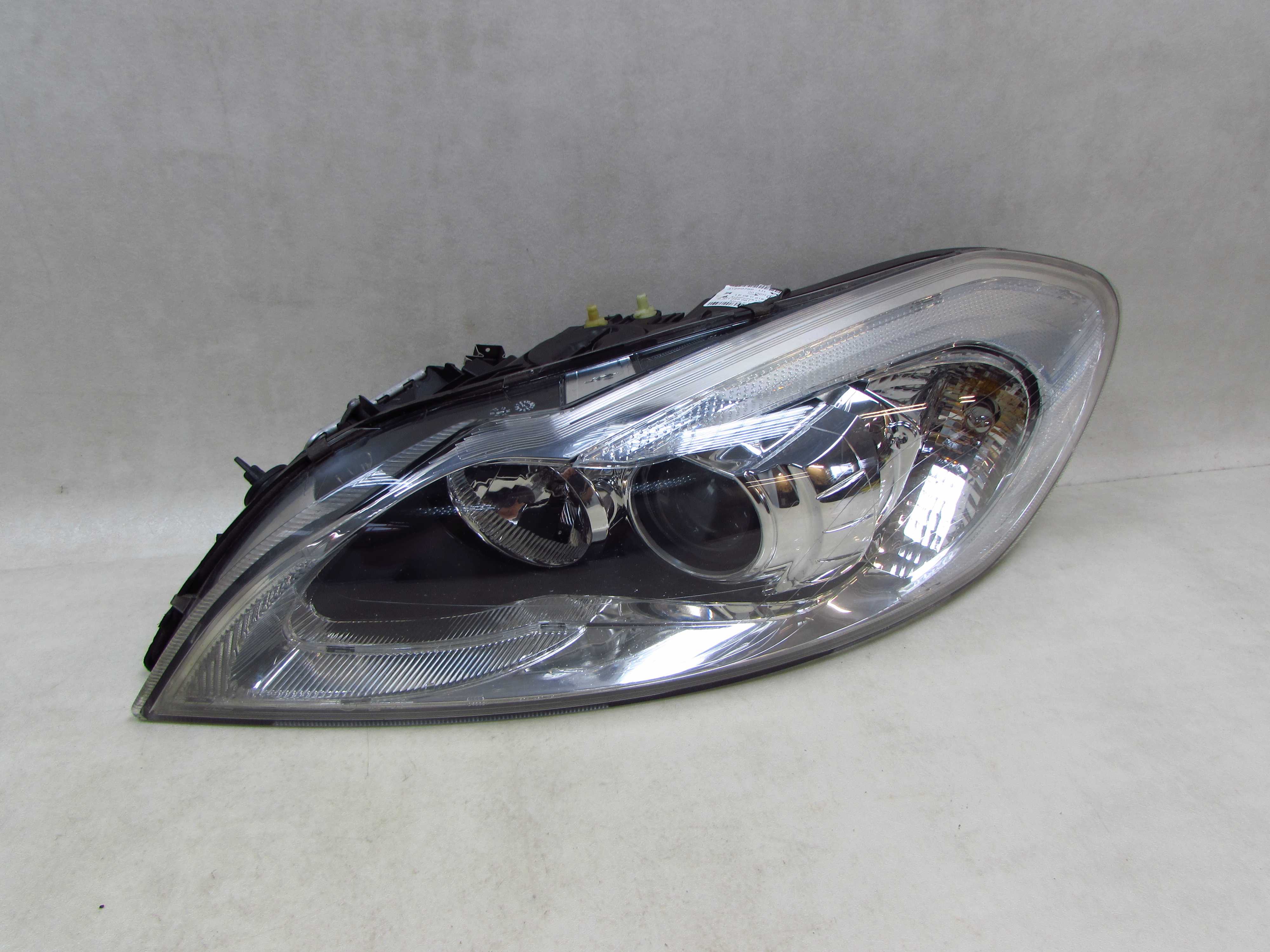VOLVO C70 II LIFT 10-13 LAMPA REFLEKTOR PRZOD LEWA XENON 31299756 130732926901
