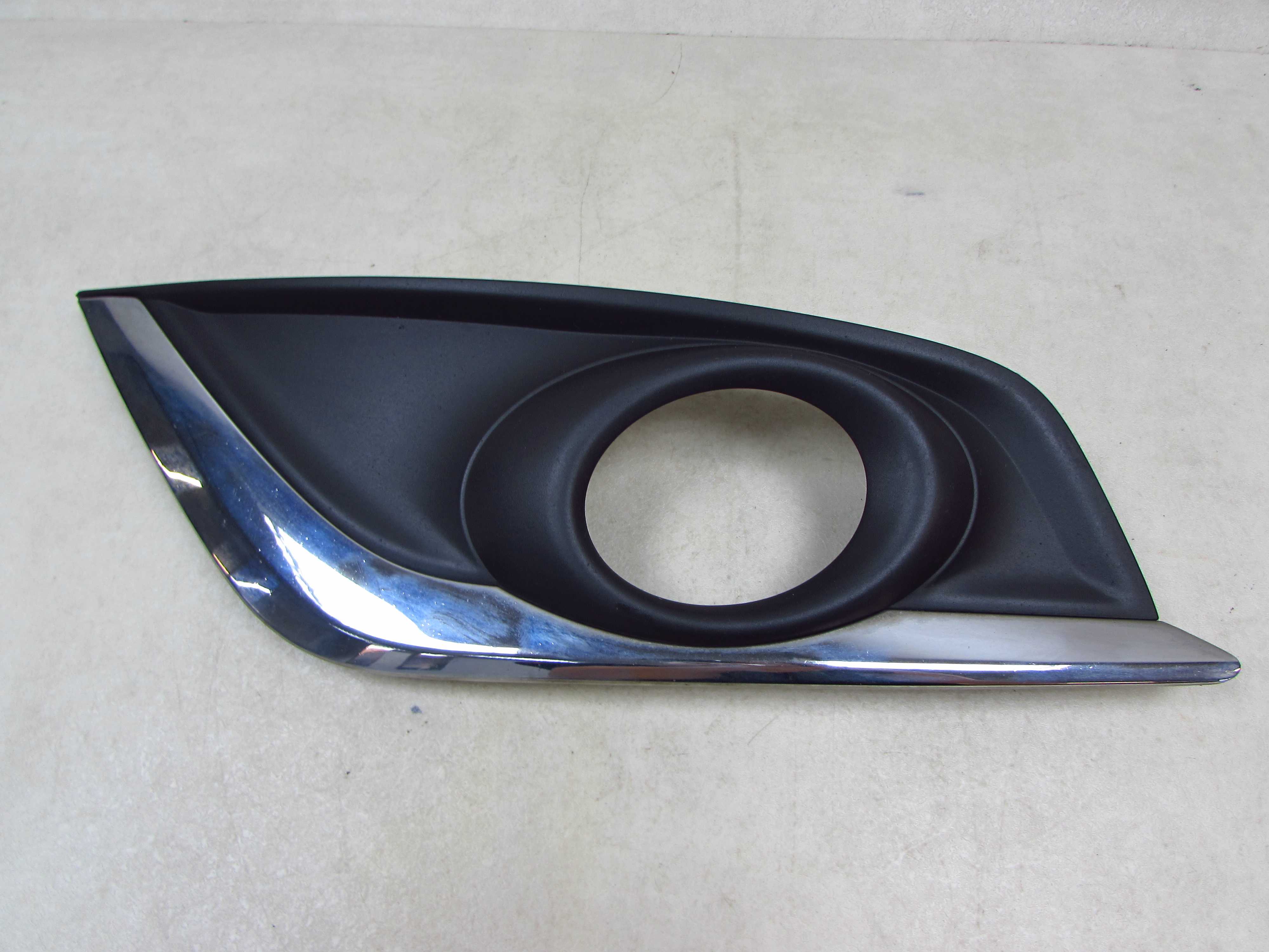 VOLVO C70 II LIFT 10-13 KRATKA ATRAPA ZDERZAKA PRAWA CHROM 31323595