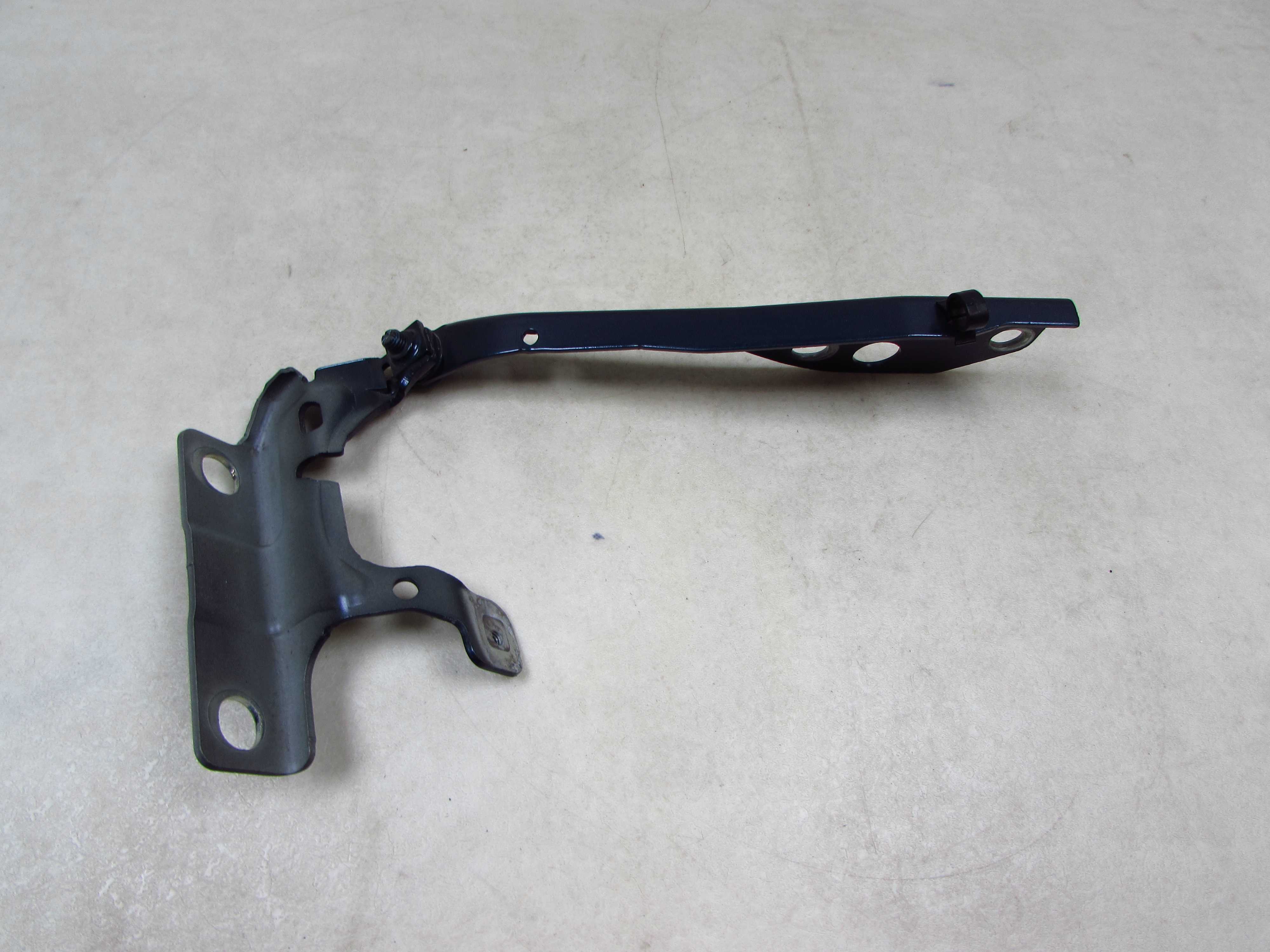 VOLVO C30 C70 S40 V50 04-13 ZAWIAS MASKI SILNIKA PRAWY 498-26