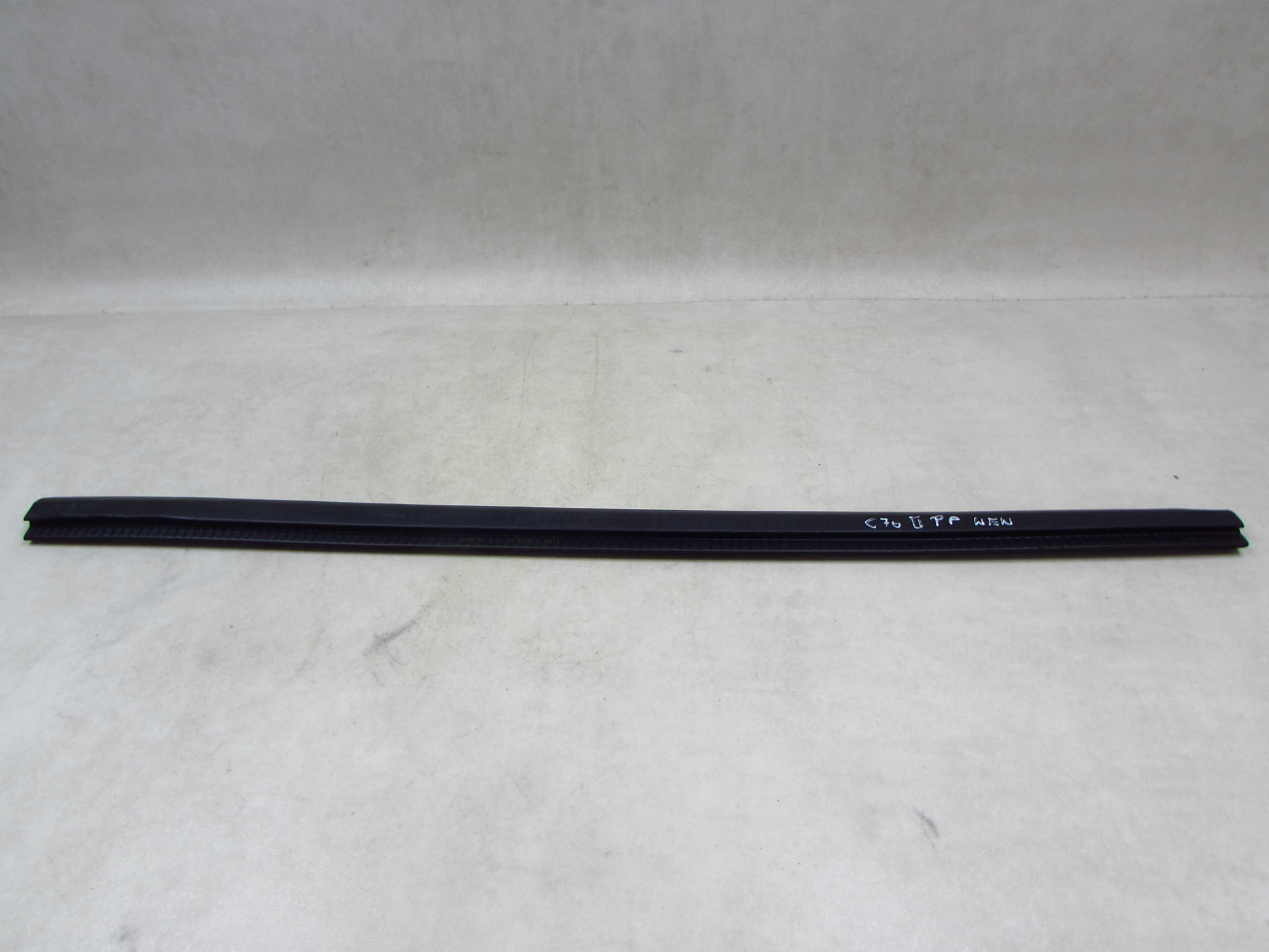 VOLVO C70 II LIFT 06-13 USZCZELKA LISTWA ZGARNIAJACA SZYBY DRZWI PRAWA