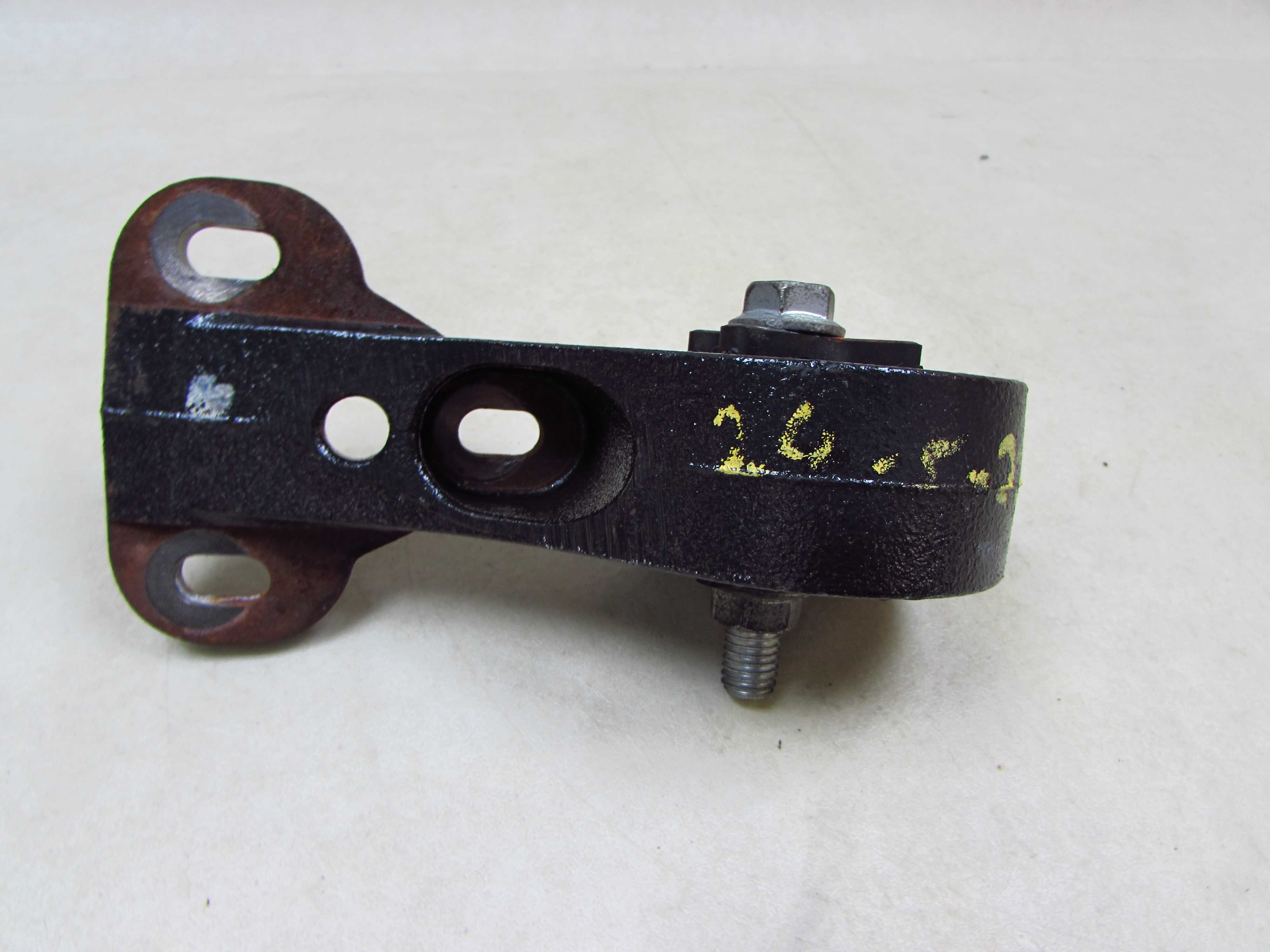 VOLVO C70 C30 S40 V50 LIFT 2.0 D4 LAPA PODUSZKA SILNIKA 322A47