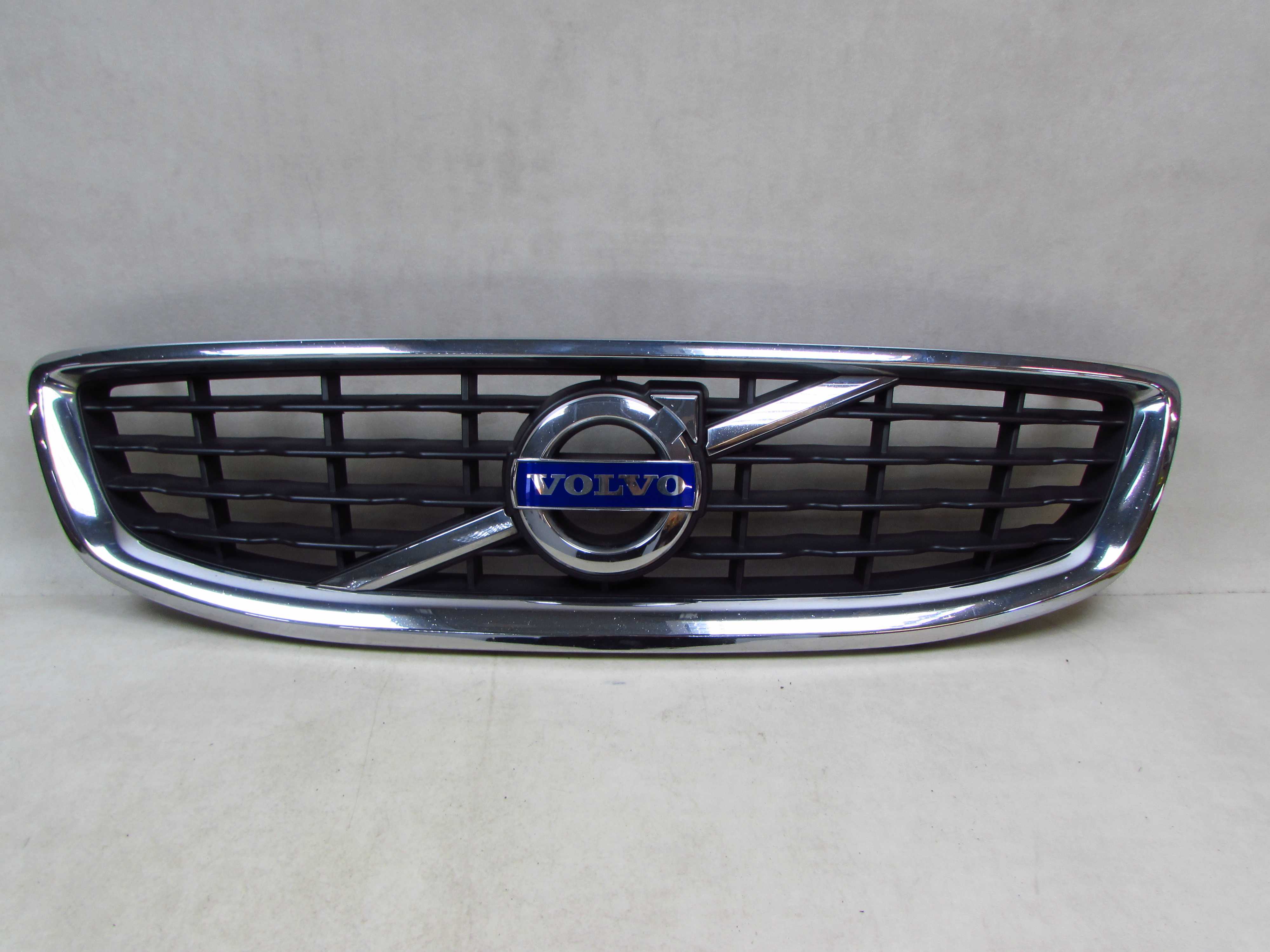 VOLVO C70 II LIFT 10-13 GRILL ATRAPA LOGO CHROM ZDERZAKA 31214856 31290862