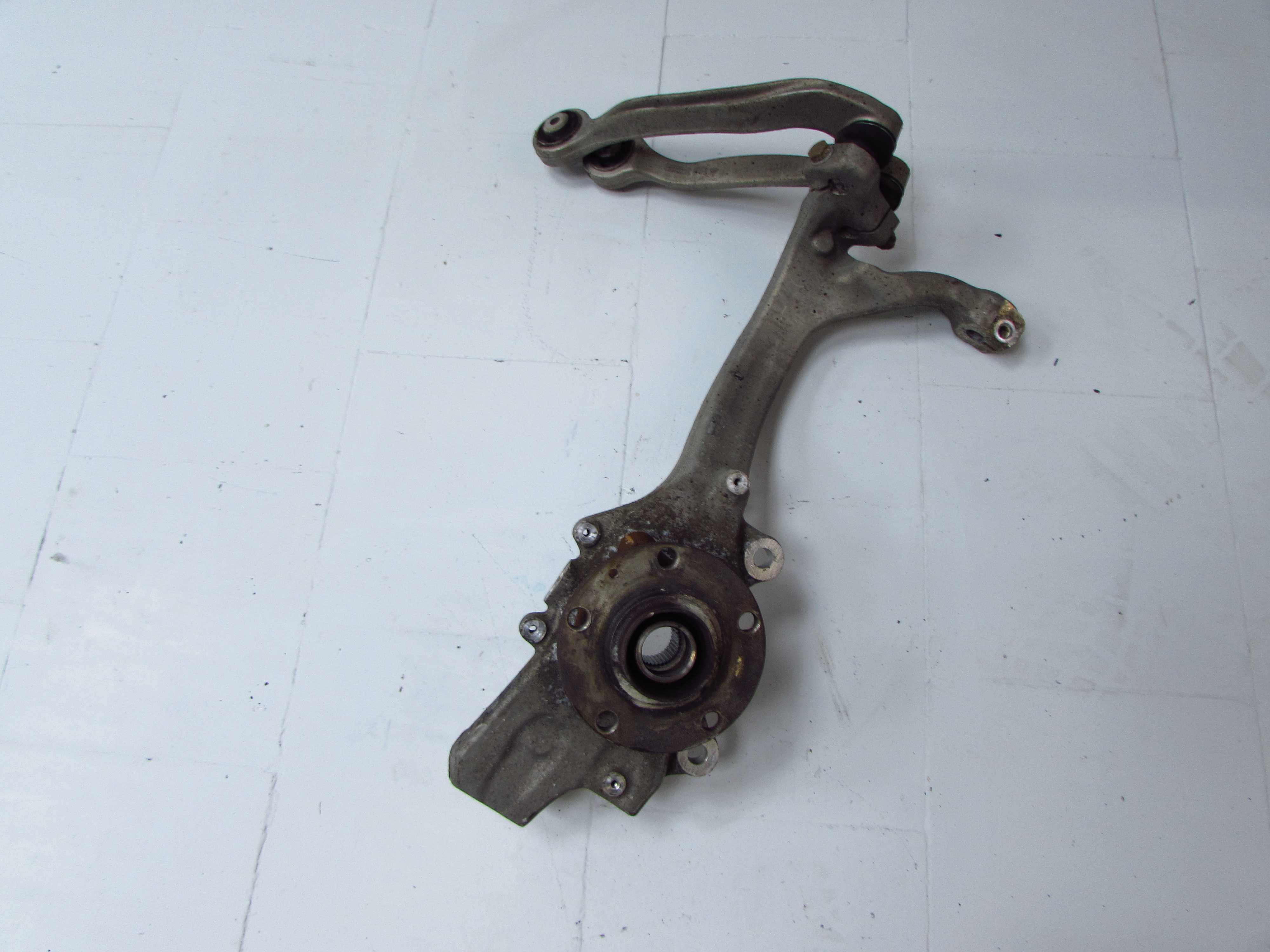 AUDI A6 C6 2.7 3.0 TDI 04-11 PIASTA ZWROTNICA PRZOD LEWA 4F0257