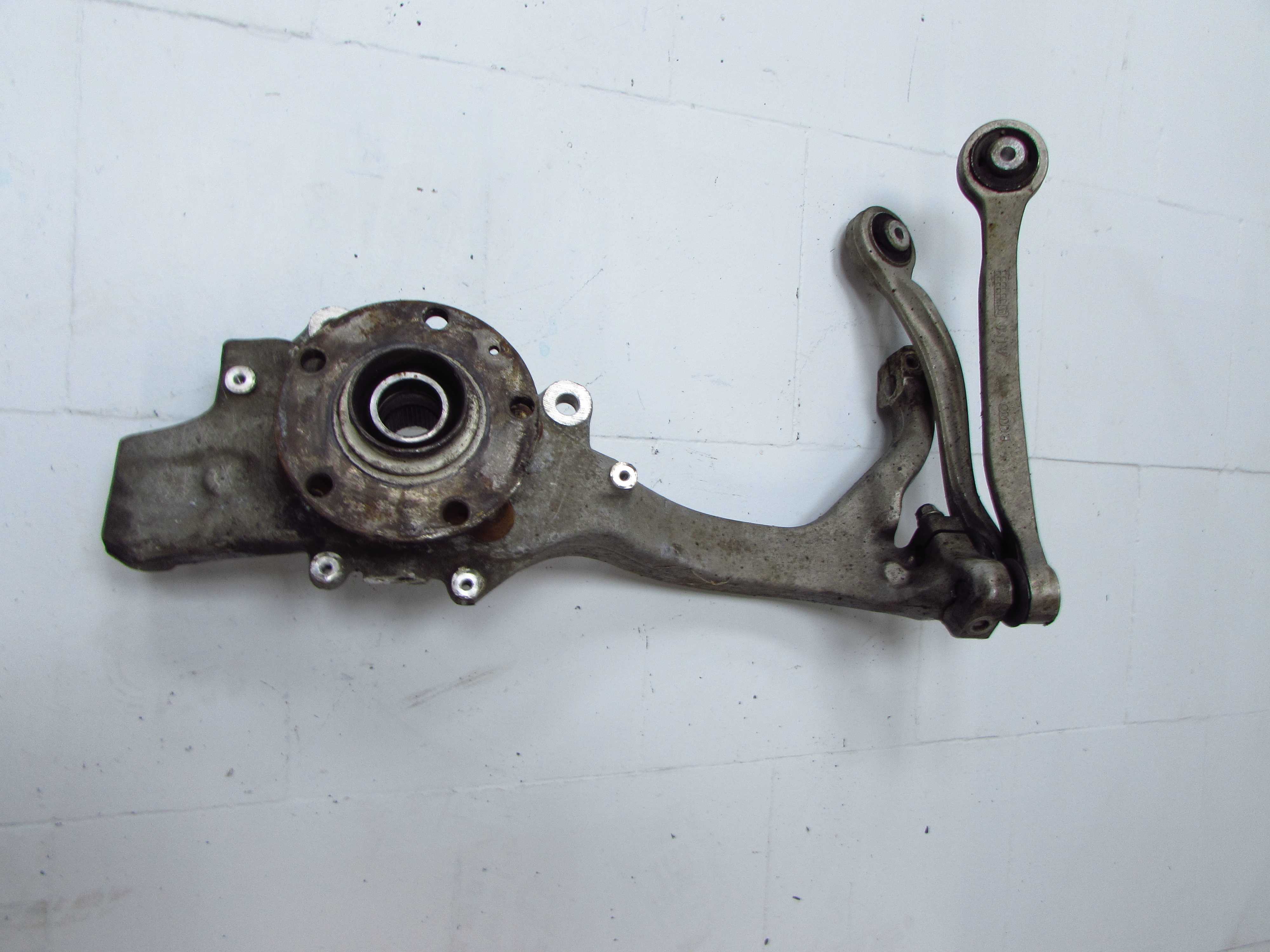 AUDI A6 C6 2.7 3.0 TDI 04-11 PIASTA ZWROTNICA PRZOD PRAWA 4F0258
