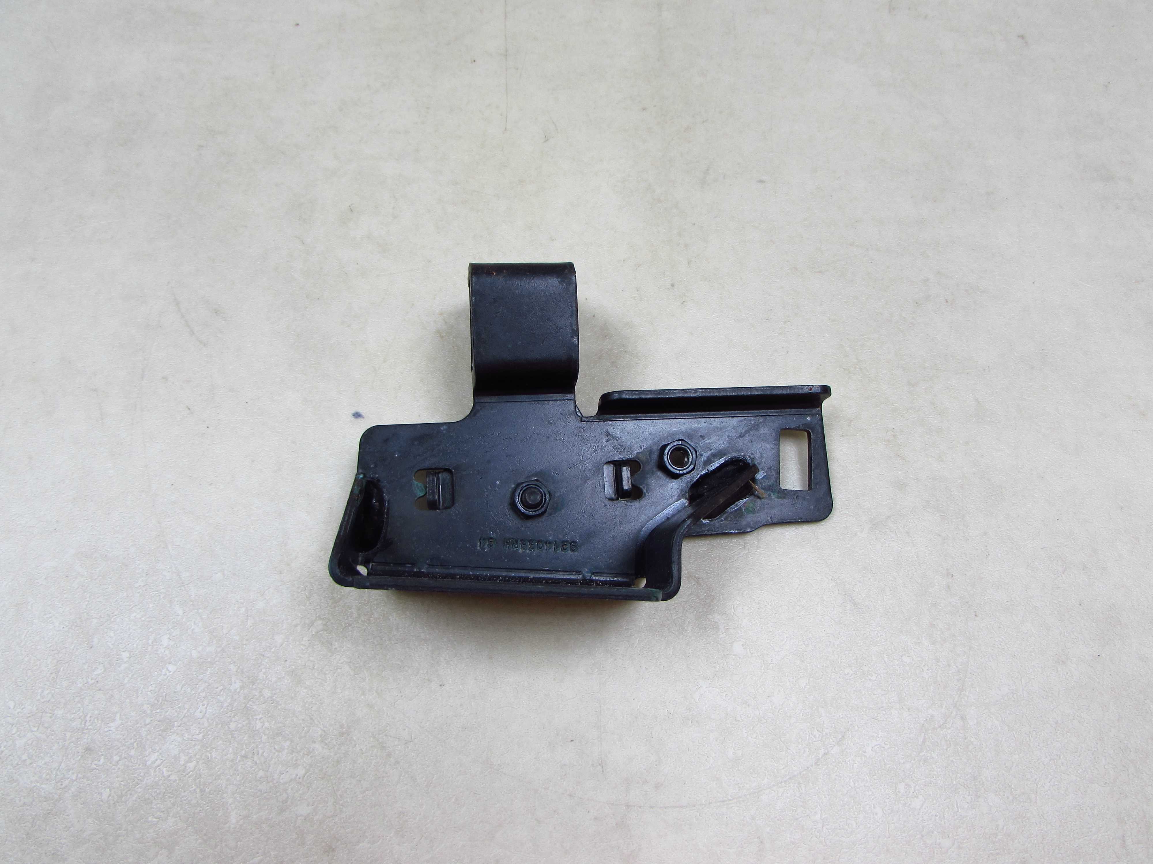 VOLVO C70 II 06-13 ZAMEK RYGIEL DACHU PRAWY 9213999