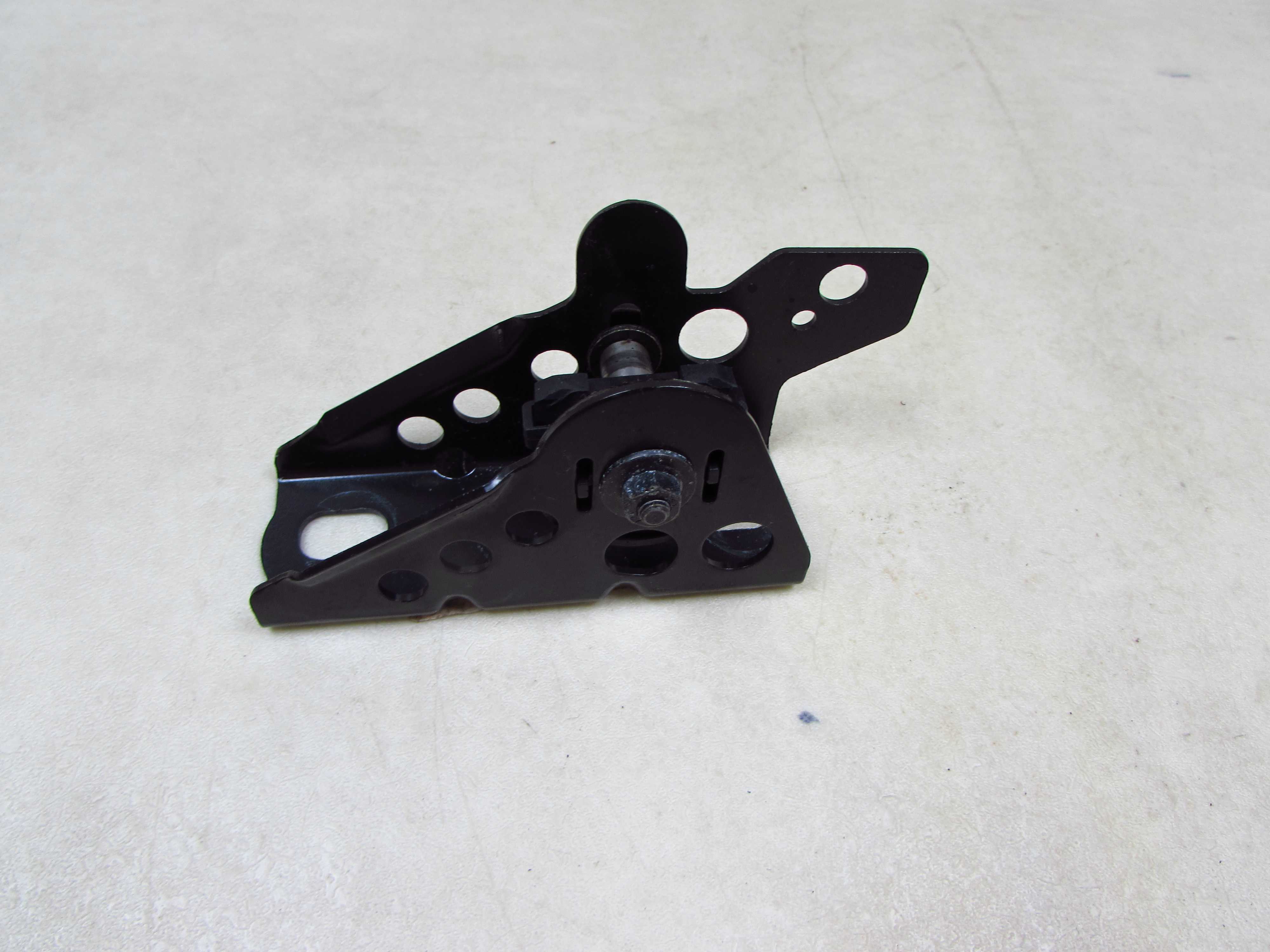 VOLVO C70 II 06-13 ZAMEK RYGIEL DACHU PRAWY 31256598