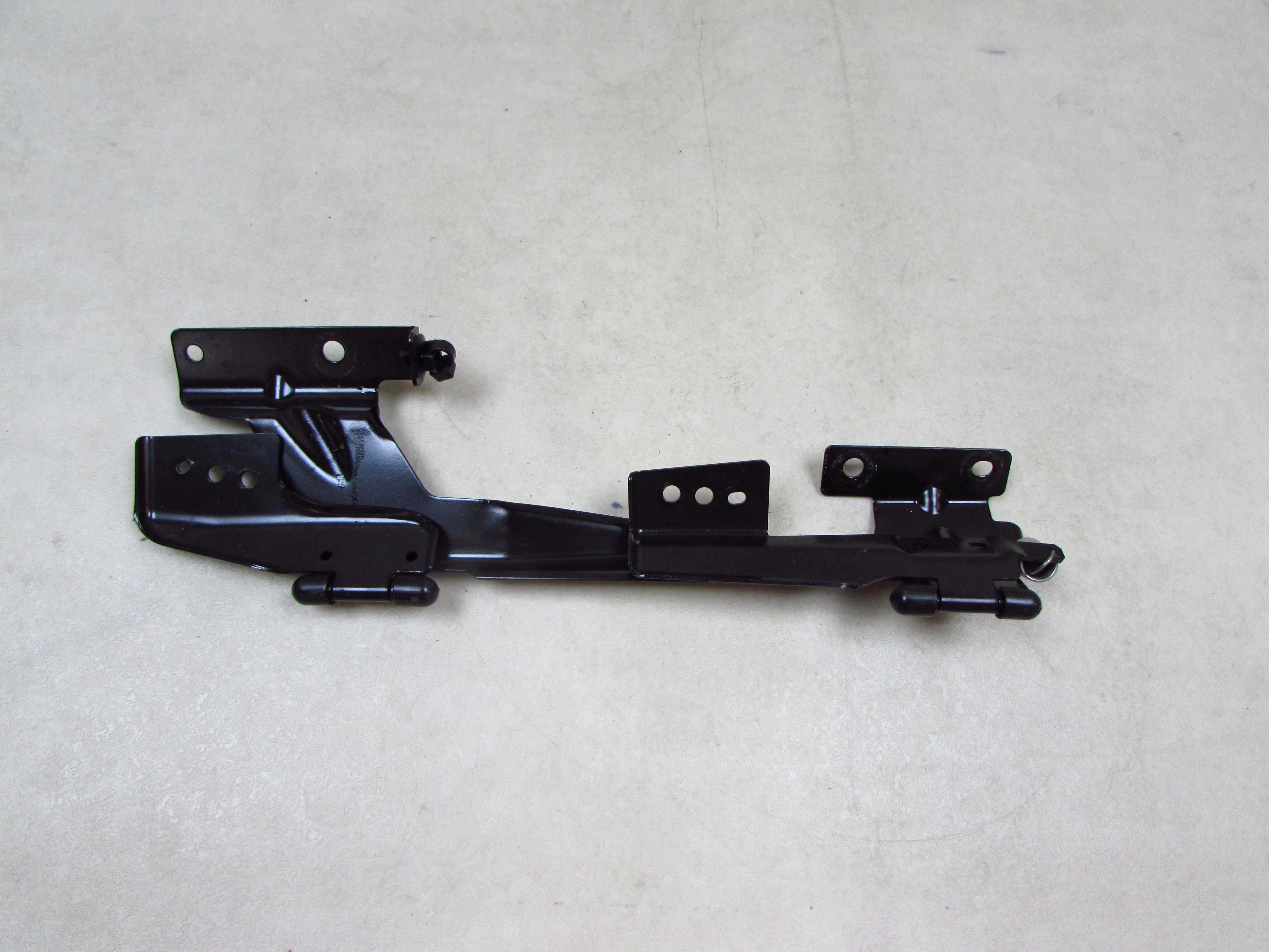 VOLVO C70 II 06-13 UCHWYT ZAWIAS PODSUFITKI 30833900 9218920