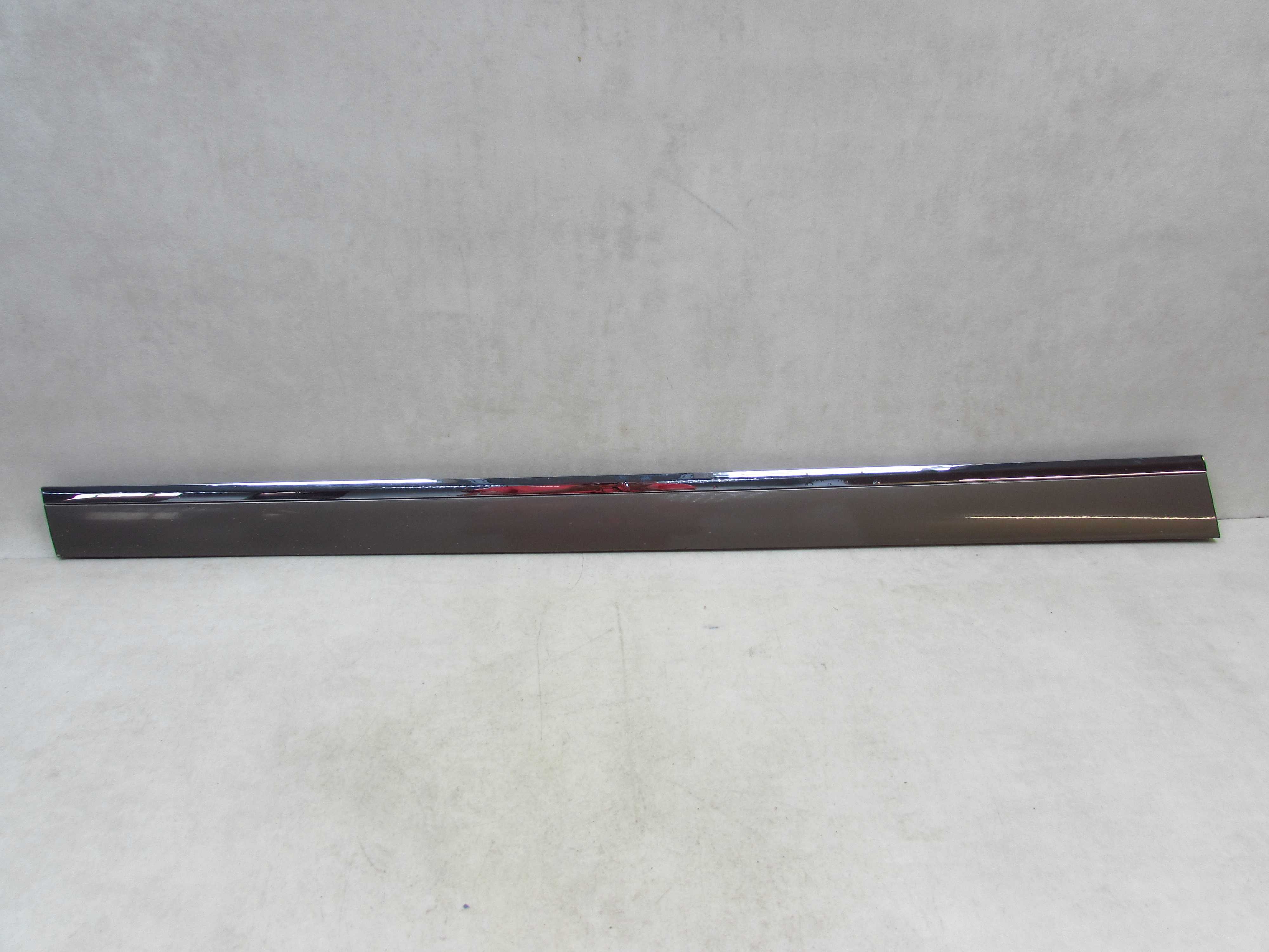 AUDI A6 C6 LIFT 09-11 LISTWA DOLNA DRZWI PRZOD LEWA LY1Q 4F0853959 CHROM