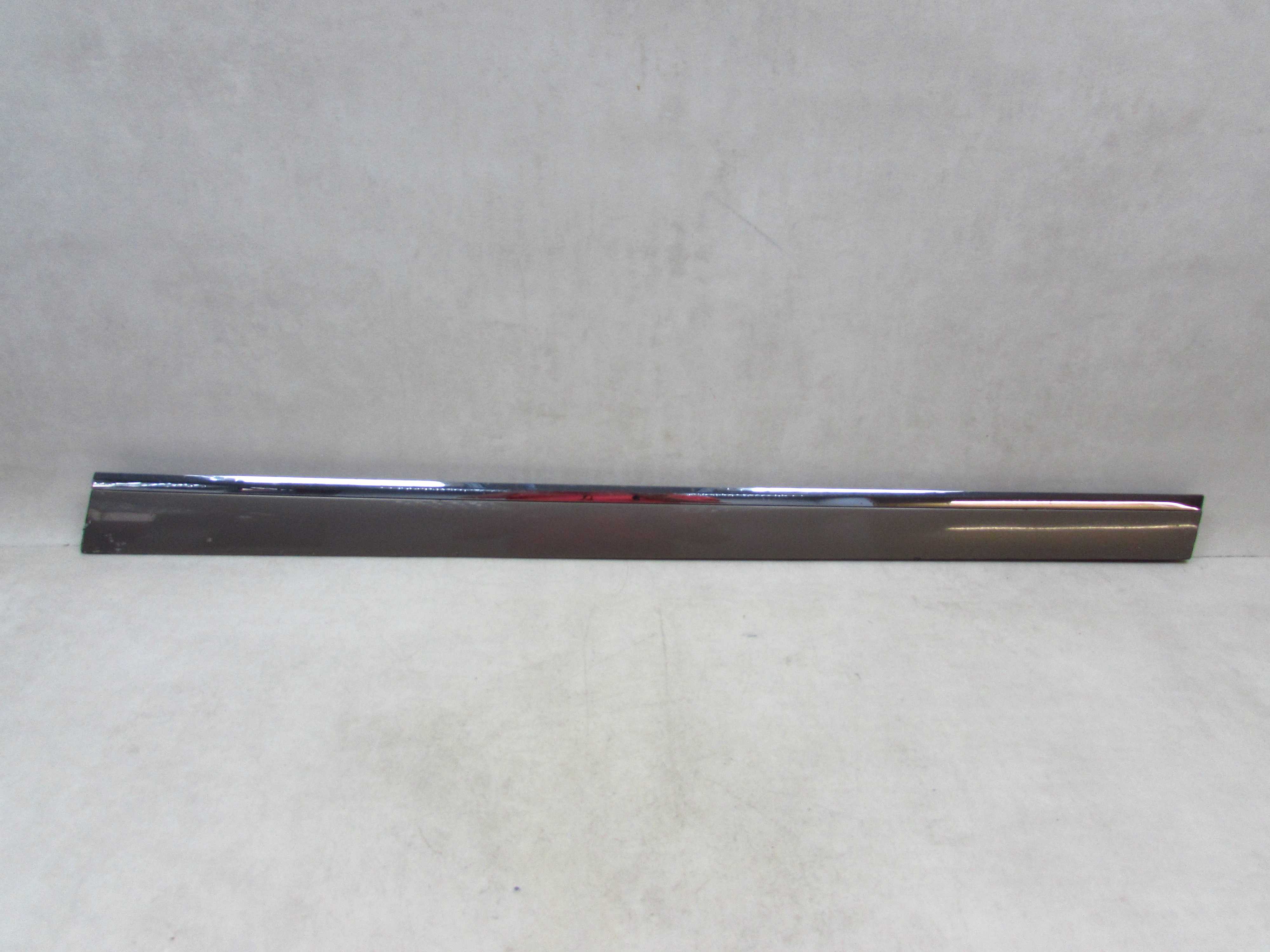 AUDI A6 C6 LIFT 09-11 LISTWA DOLNA DRZWI PRZOD PRAWA LY1Q 4F0853960 CHROM