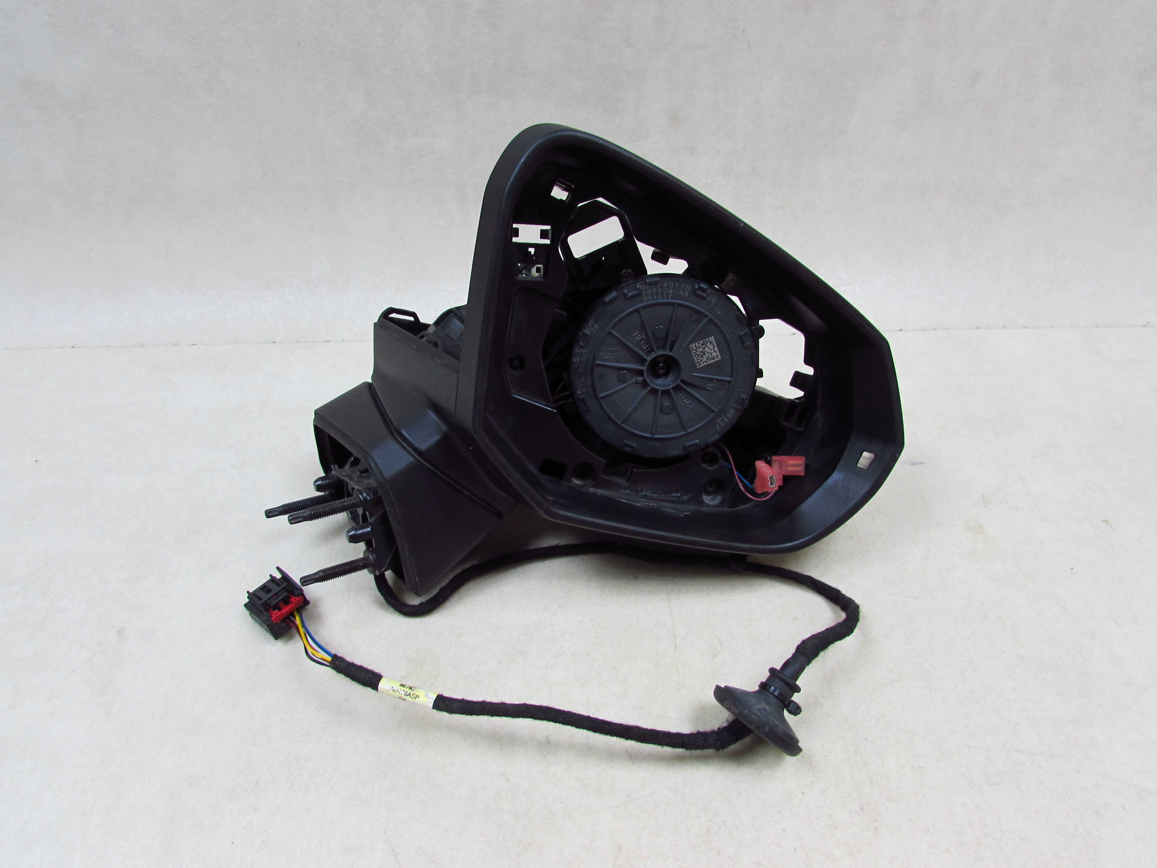 AUDI Q2 LUSTERKO PRAWE 6 PIN 16-20