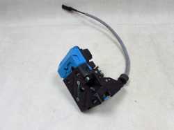 VOLVO S80 V70 XC90 ZAMEK DRZWI PRAWY PRZOD 330699748 02-14