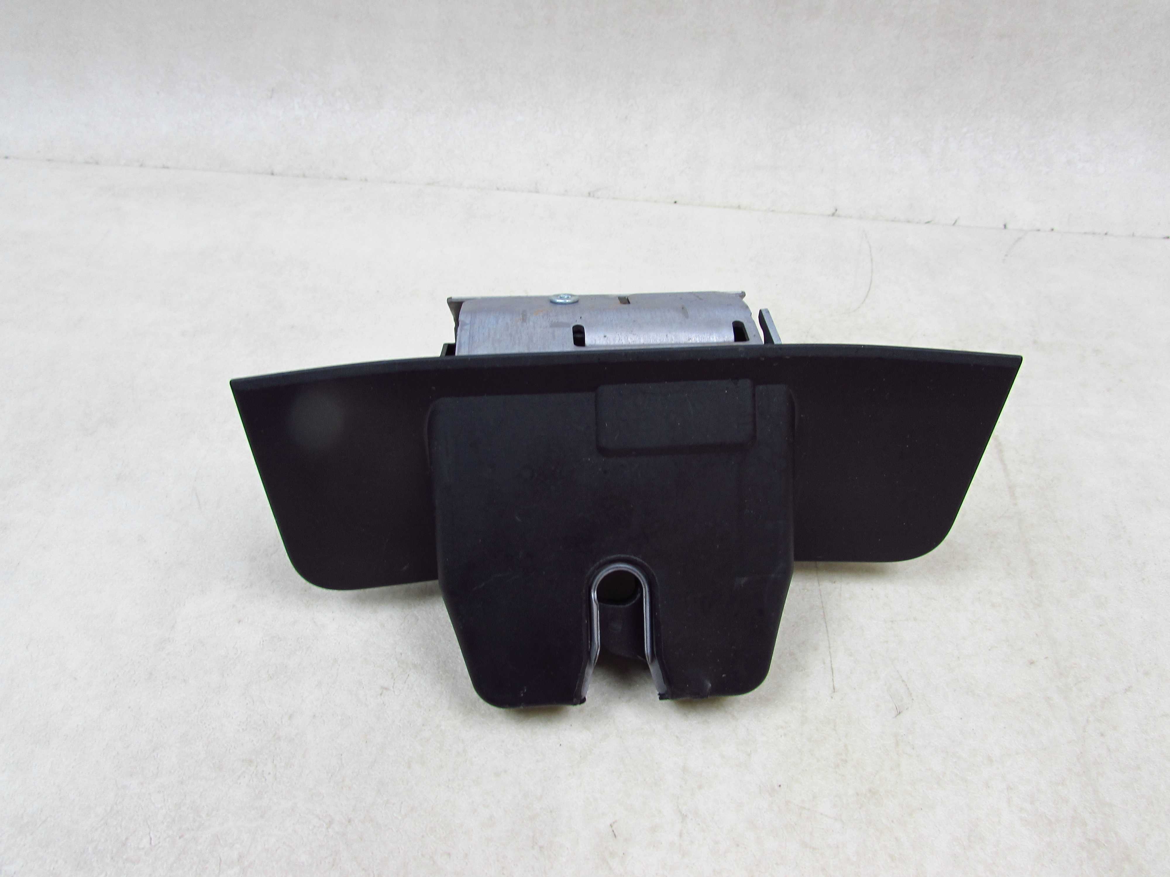 VOLVO V70 III XC70 III 06-16 ZAMEK KLAPY BAGAZNIKA TYL 31333541