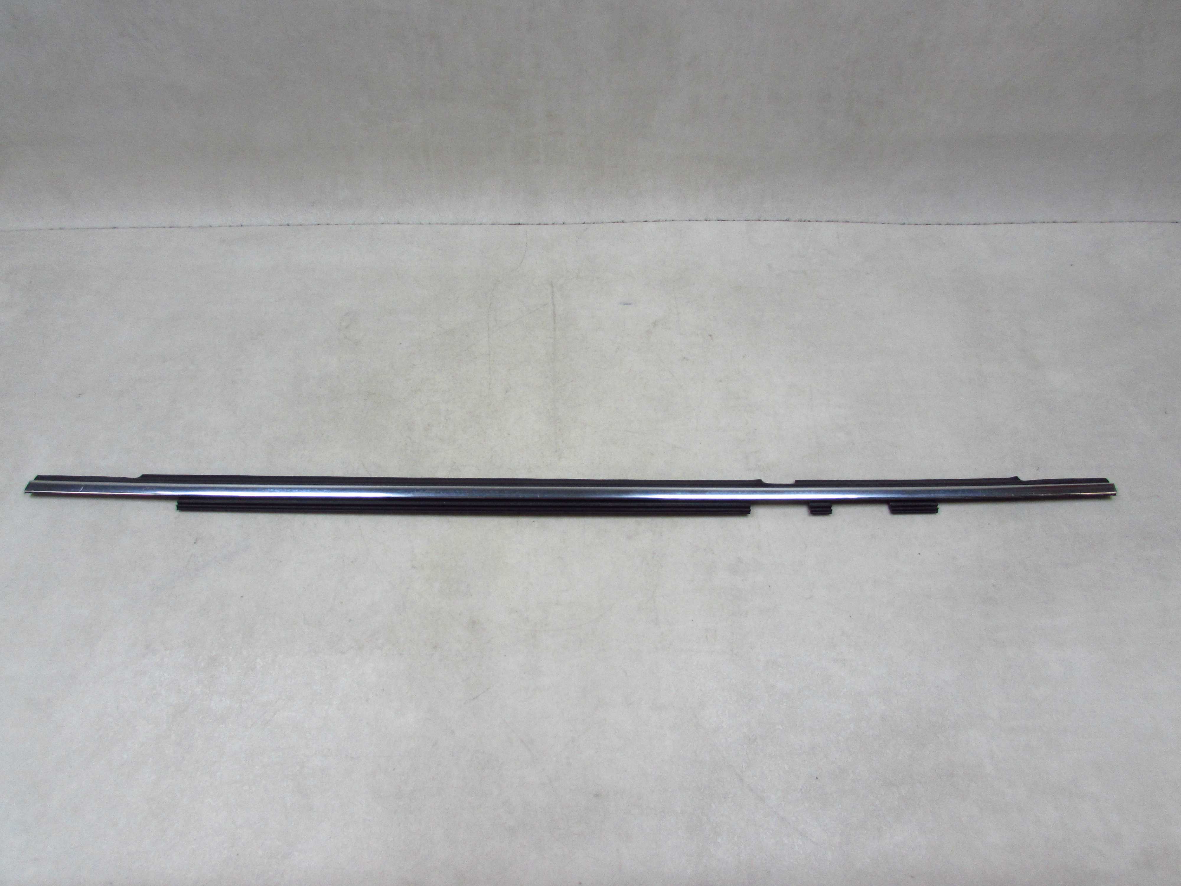 VOLVO XC90 LISTWA ZGARNIAJACA CHROM SZYBY DRZWI TYL LEWA 30661285 02-14