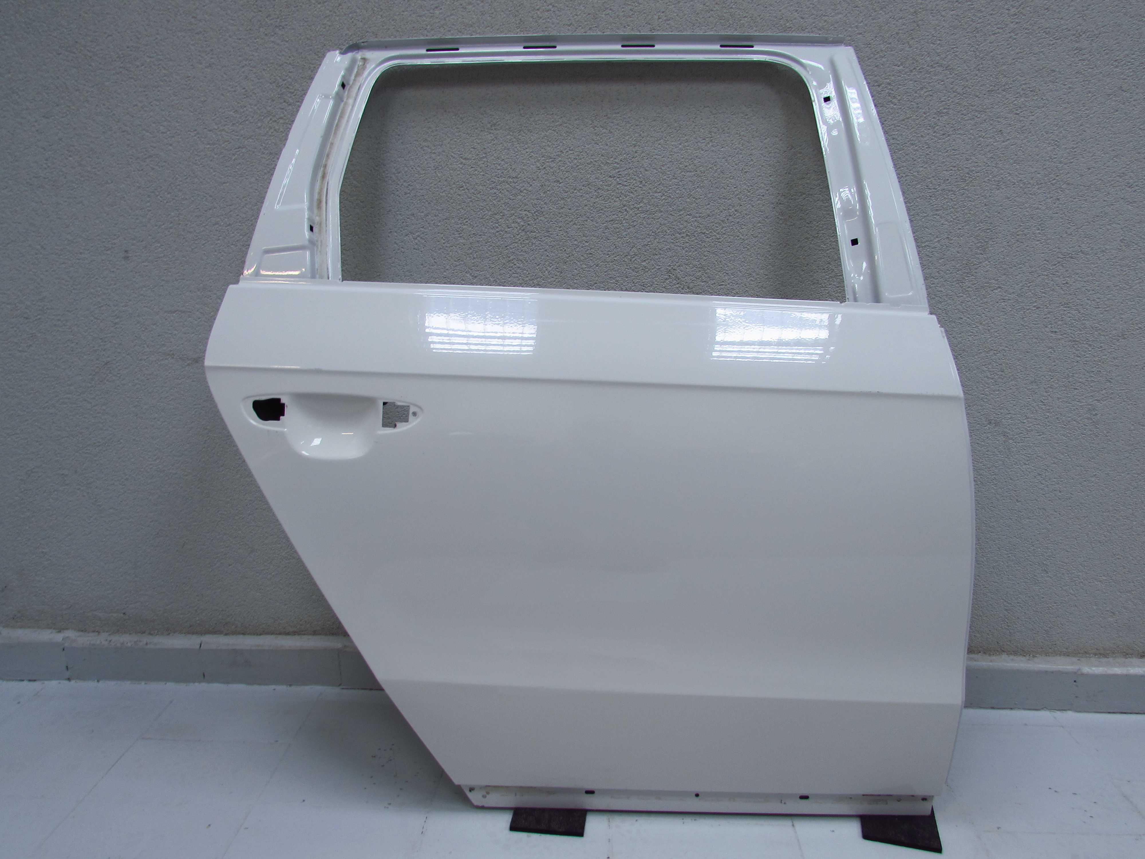 VW PASSAT B7 KOMBI 10-15 DRZWI TYL PRAWE TYLNE