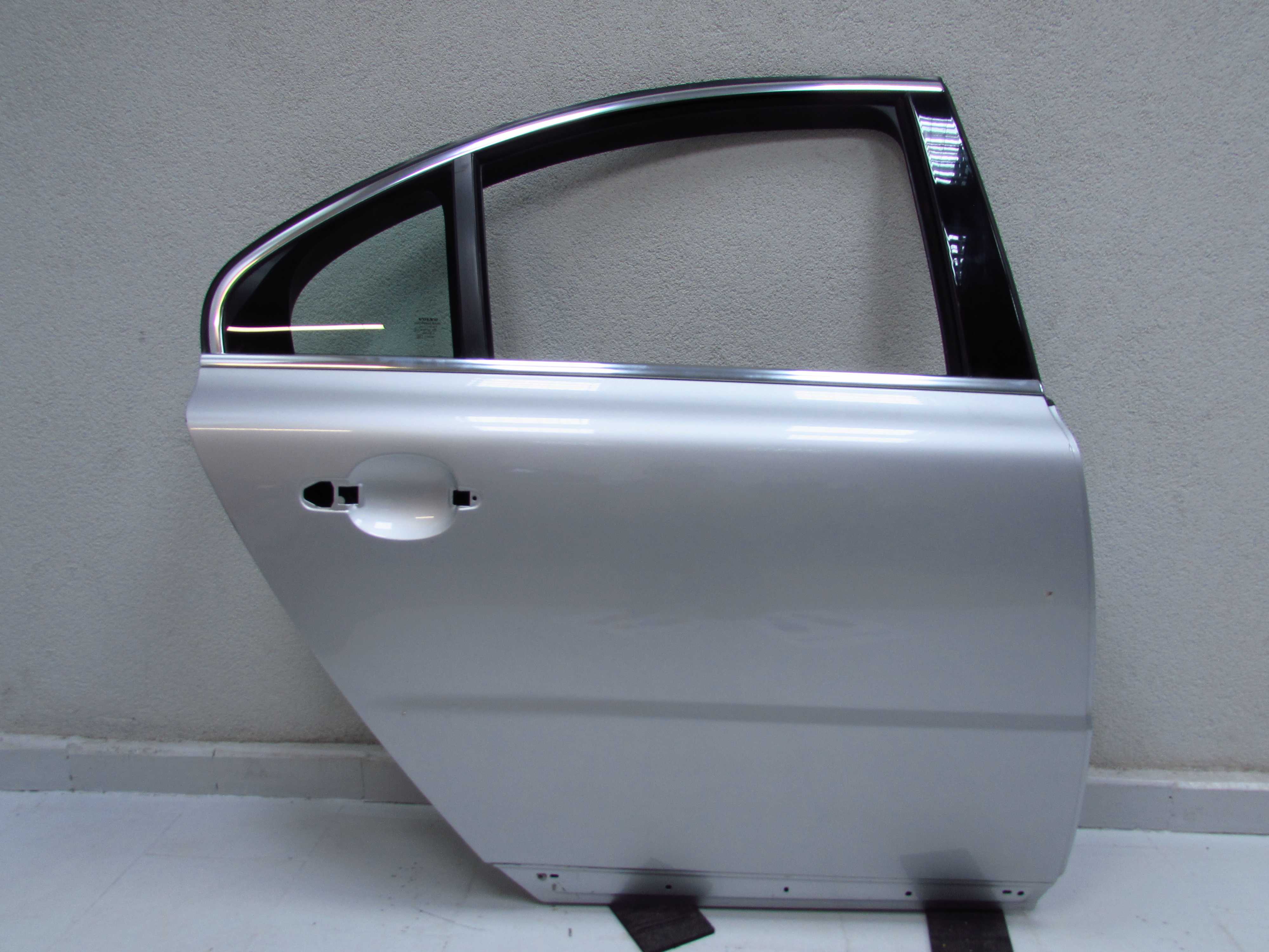 VOLVO S80 II 06-16 DRZWI TYL TYLNE PRAWE