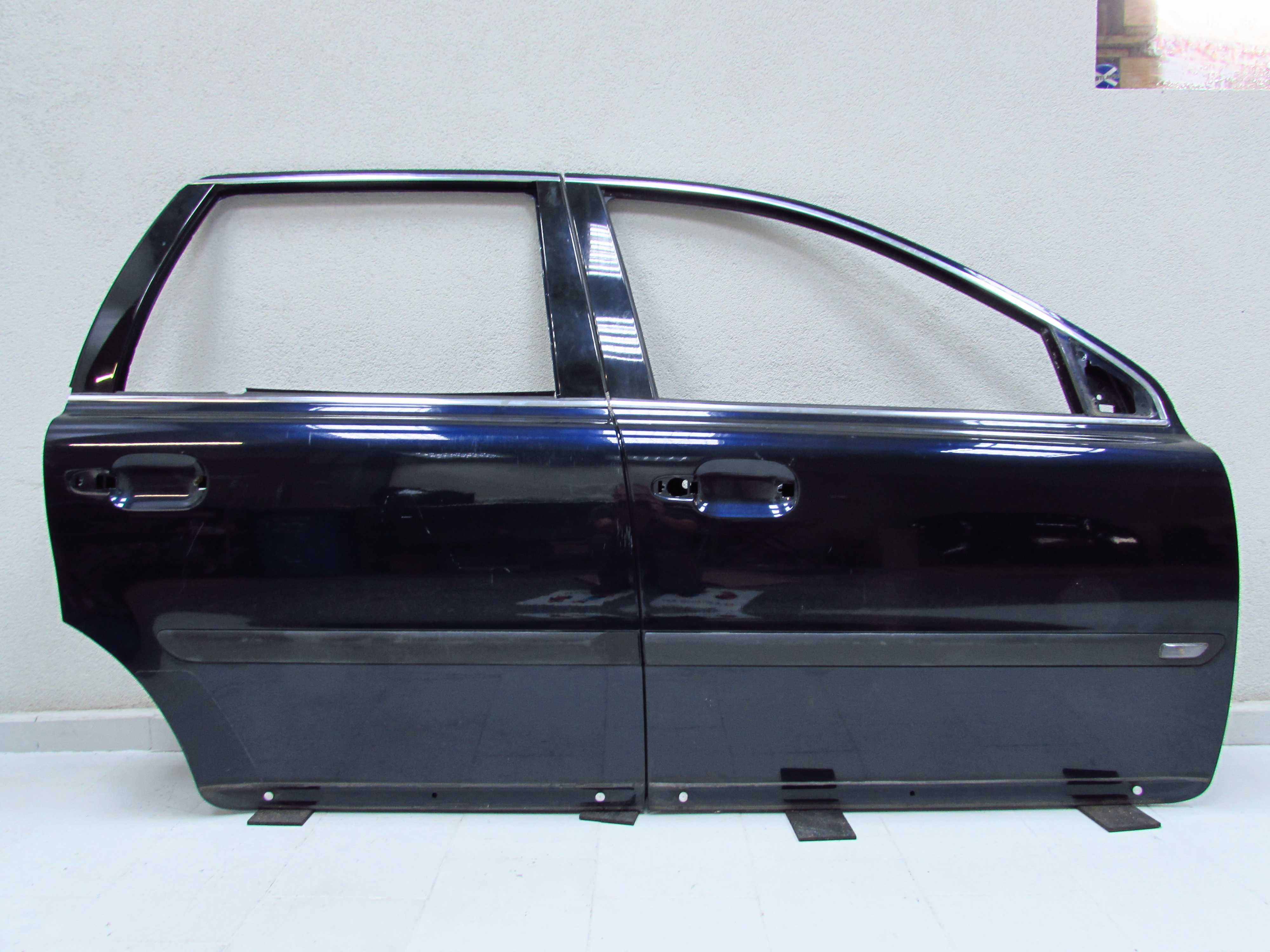 VOLVO XC90 DRZWI PRAWY TYL 467-46 02-14