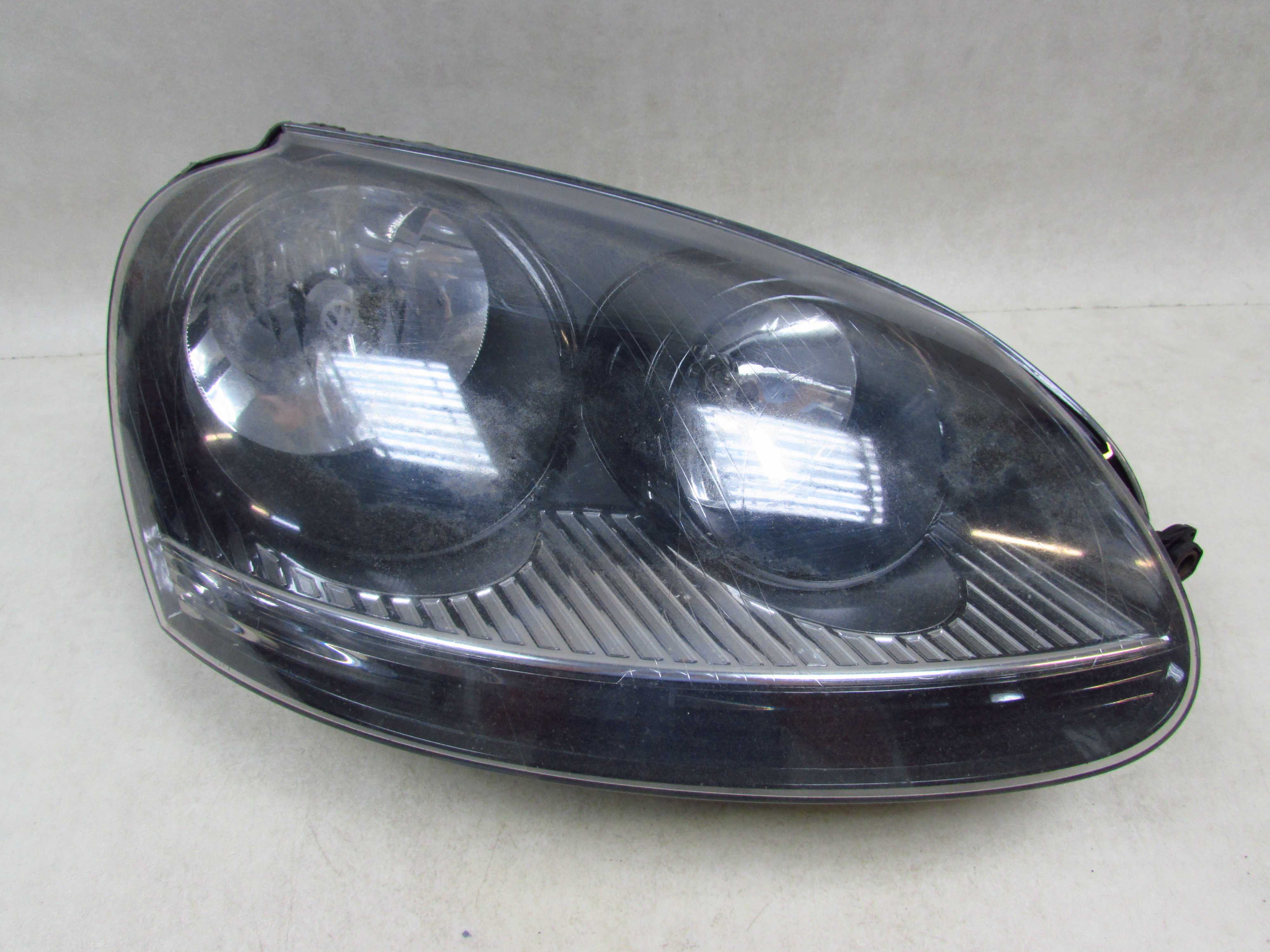 VW JETTA GOLF V KOMBI 03-10 LAMPA PRZOD PRAWA REFLEKTOR CIEMNY UK 1K6941006