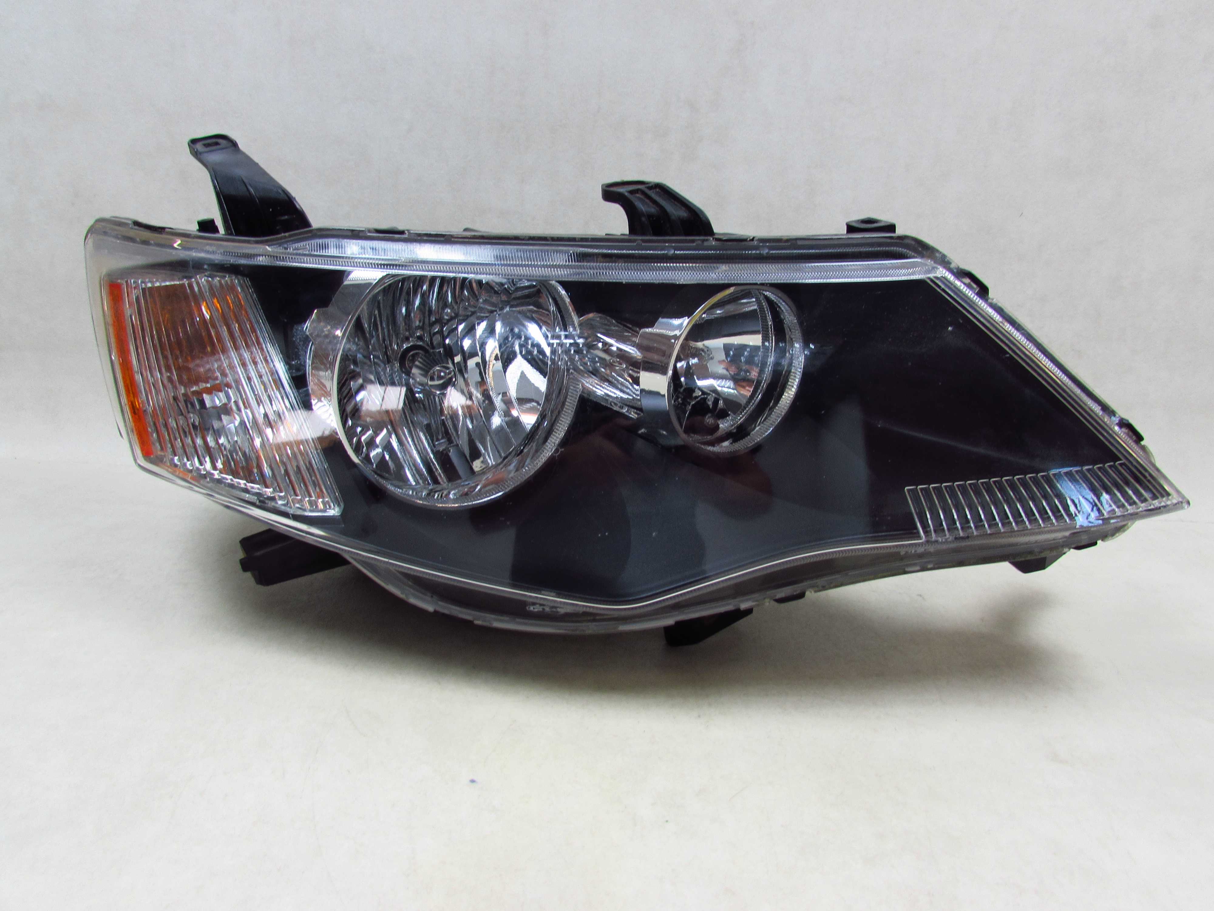 MITSUBISHI OUTLANDER II 06-10 LAMPA REFLEKTOR PRZOD PRAWY UK