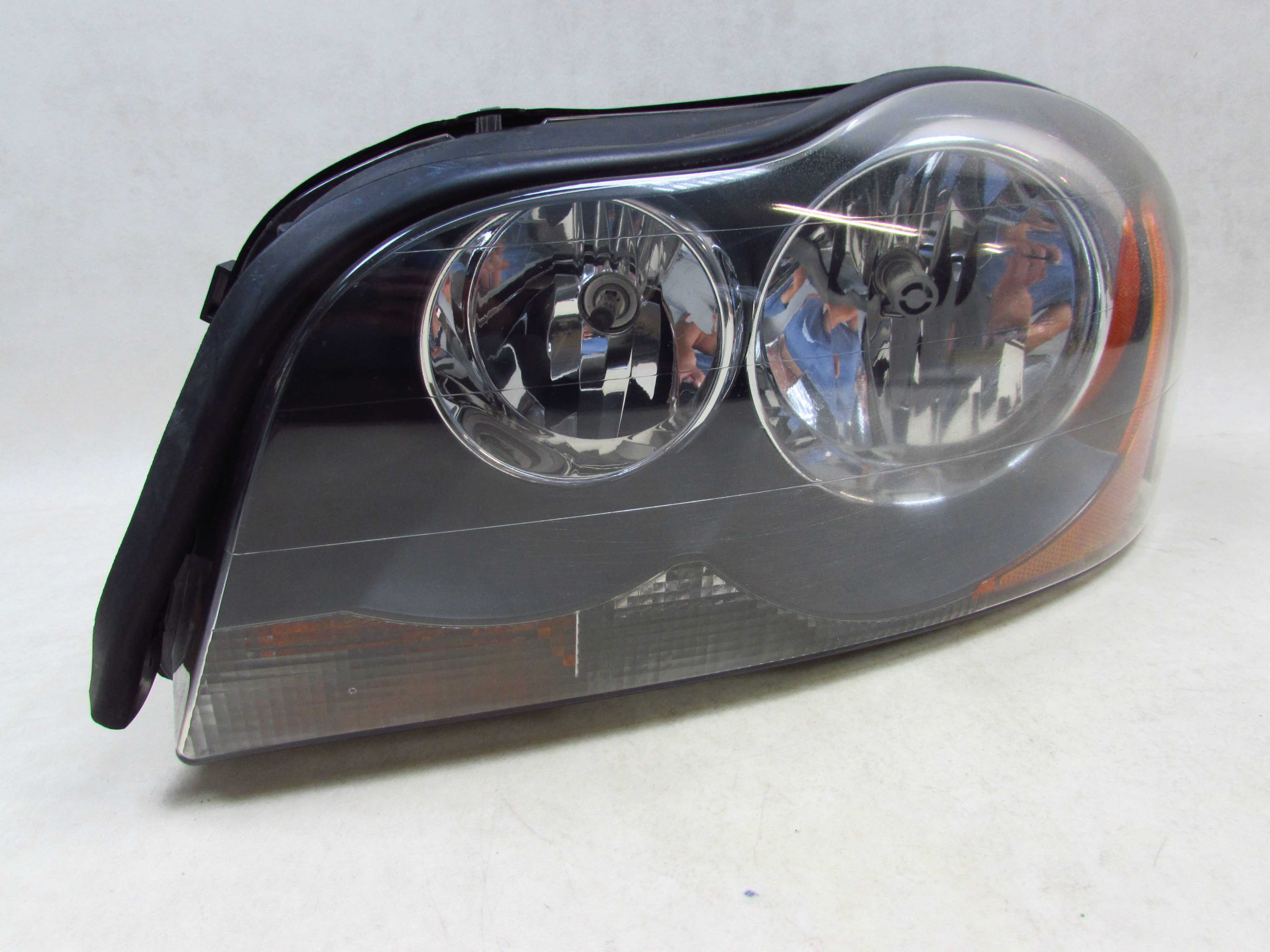 VOLVO XC90 LAMPA REFLEKTOR LEWY PRZOD UK 31290888 02-07