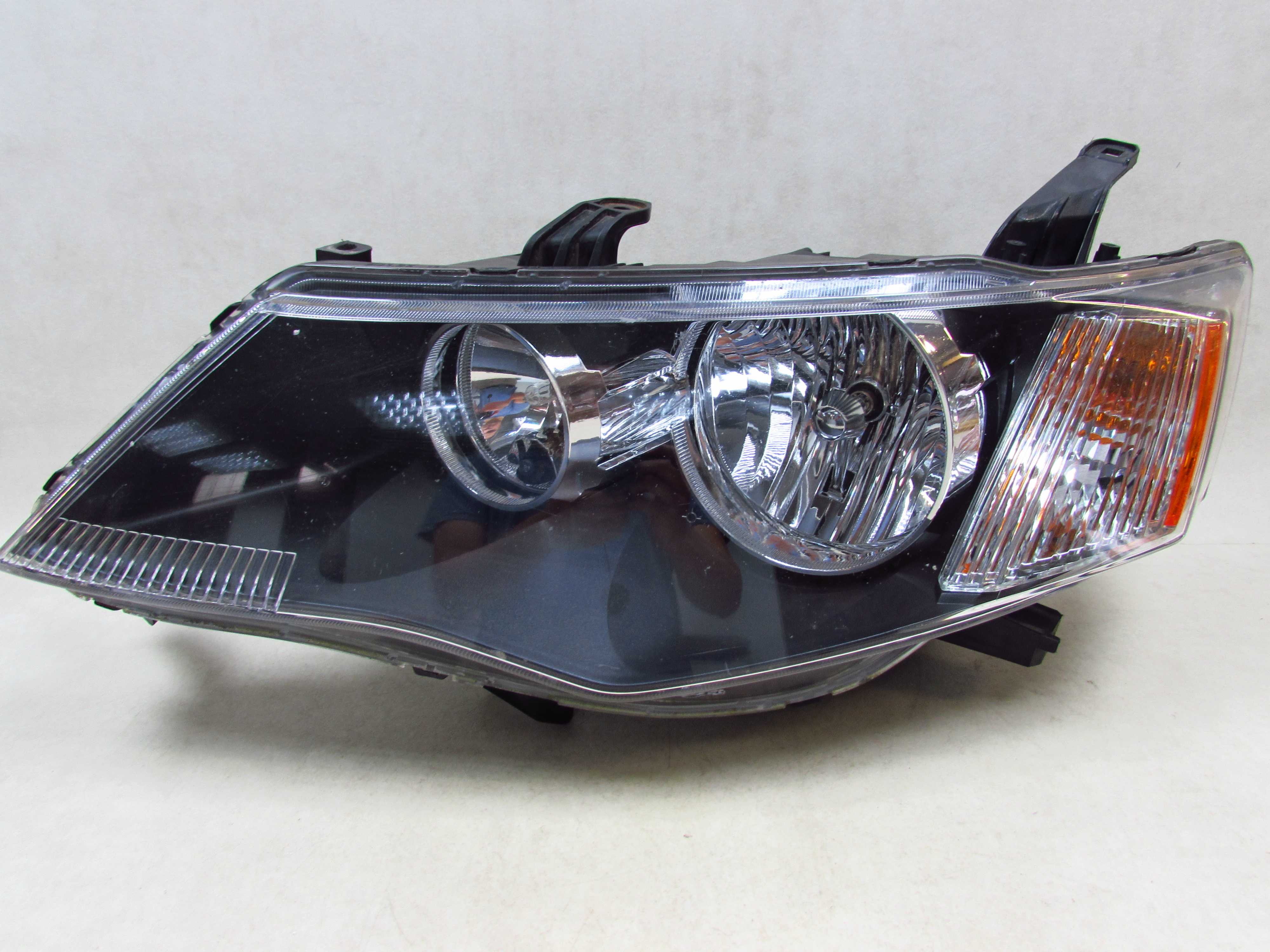MITSUBISHI OUTLANDER II 06-10 LAMPA REFLEKTOR PRZOD LEWY UK