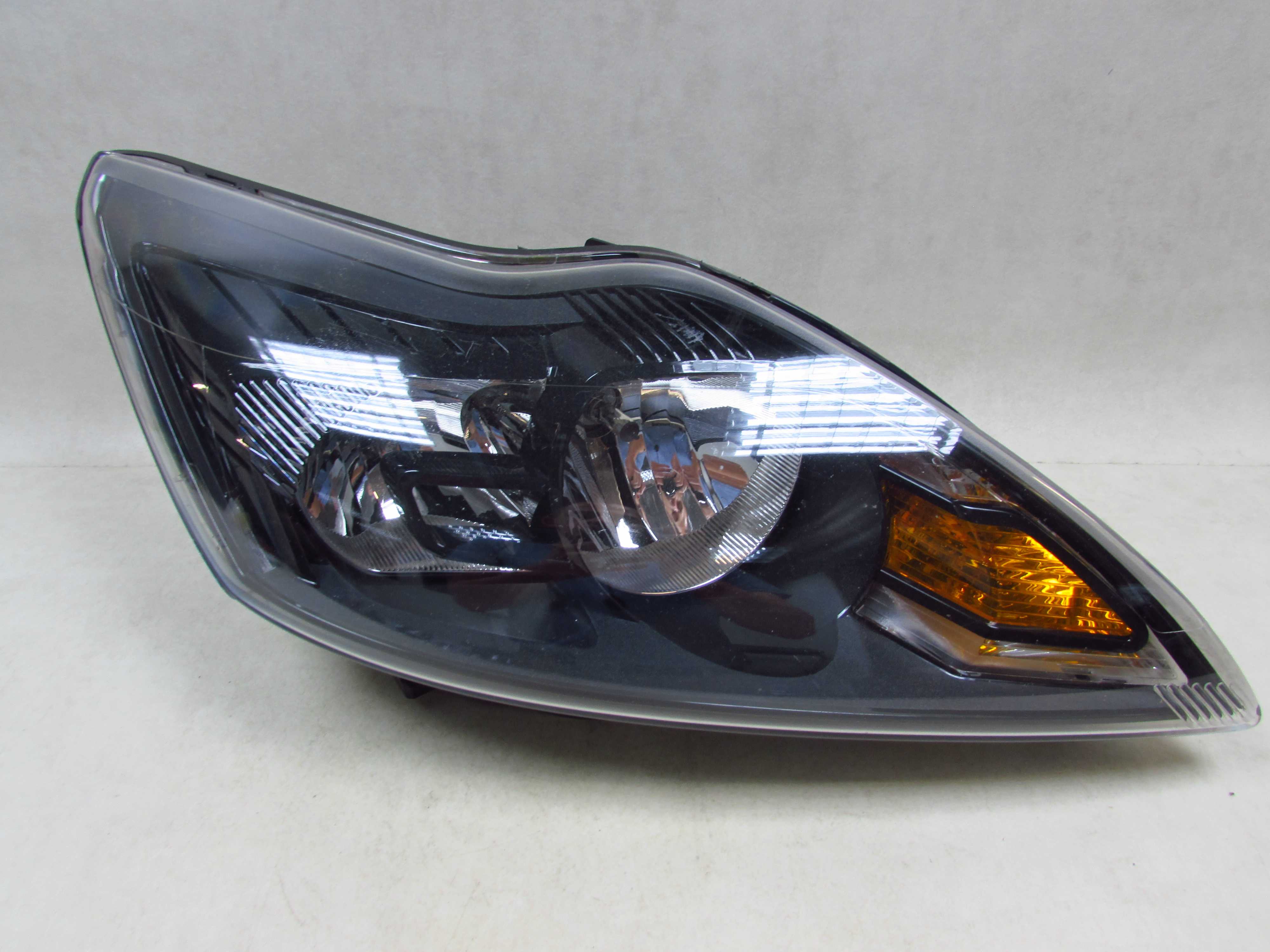 FORD FOCUS II LIFT LAMPA REFLEKTOR PRZOD PRAWY UK 07-11