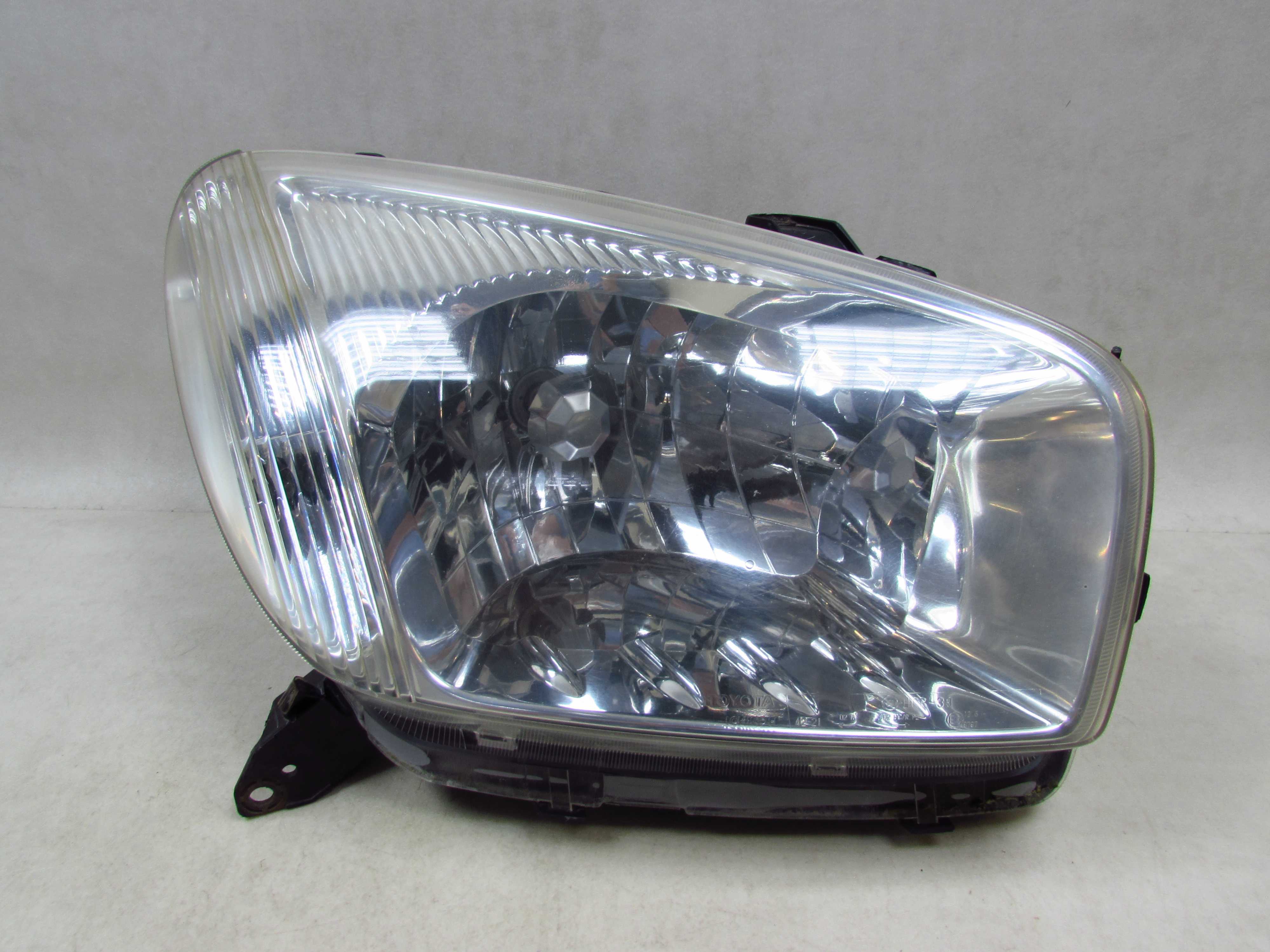 TOYOTA RAV4 II 01-05 LAMPA REFLEKTOR PRAWY PRZOD UK