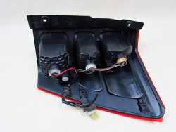 SUZUKI GRAND VITARA II 05-12 LAMPA TYL LEWA 5D UK 220-59079 USZKODZONA