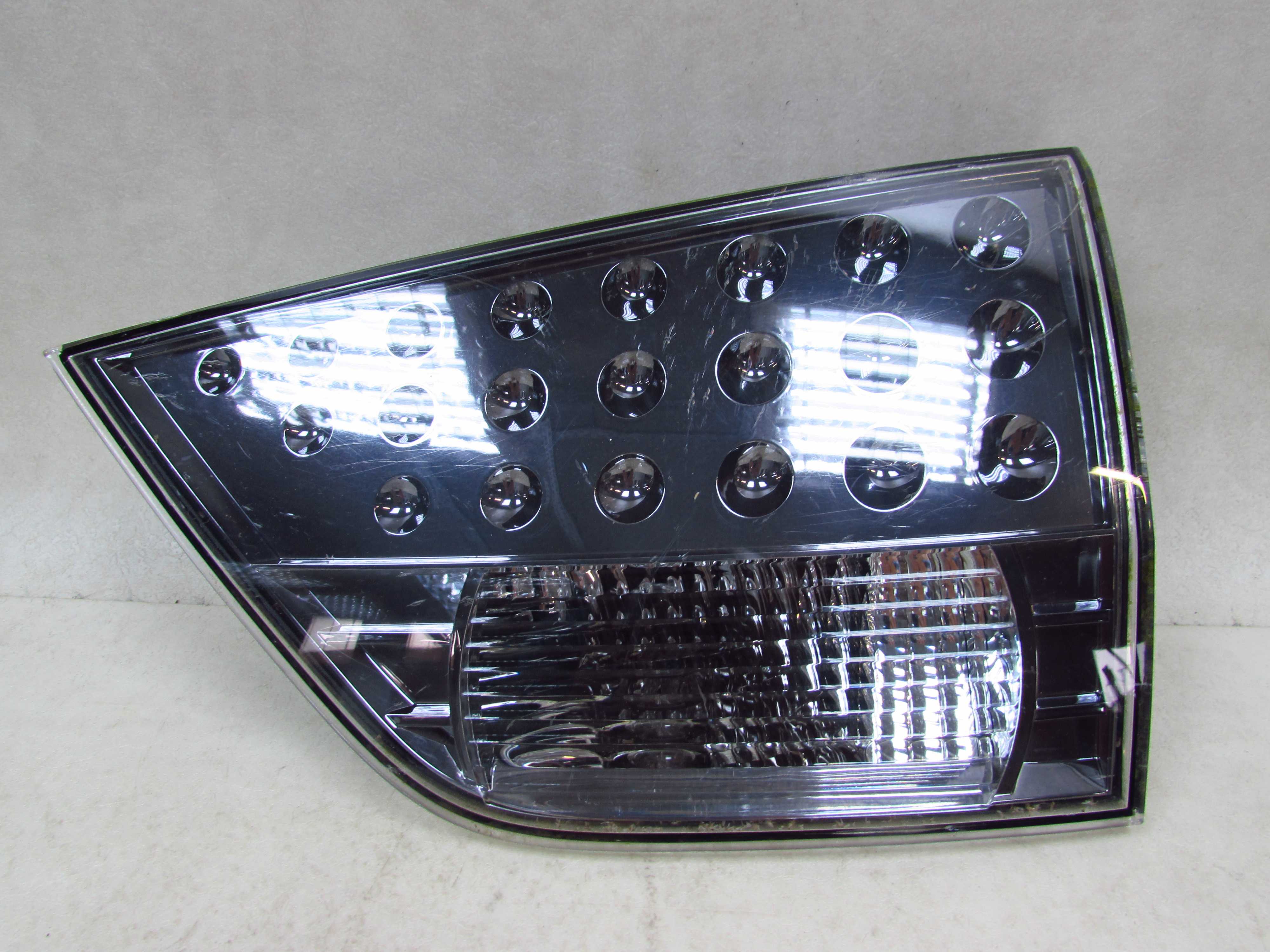 MITSUBISHI OUTLANDER II LIFT 06-12 LAMPA TYL PRAWA LED W KLAPE 1146-356R