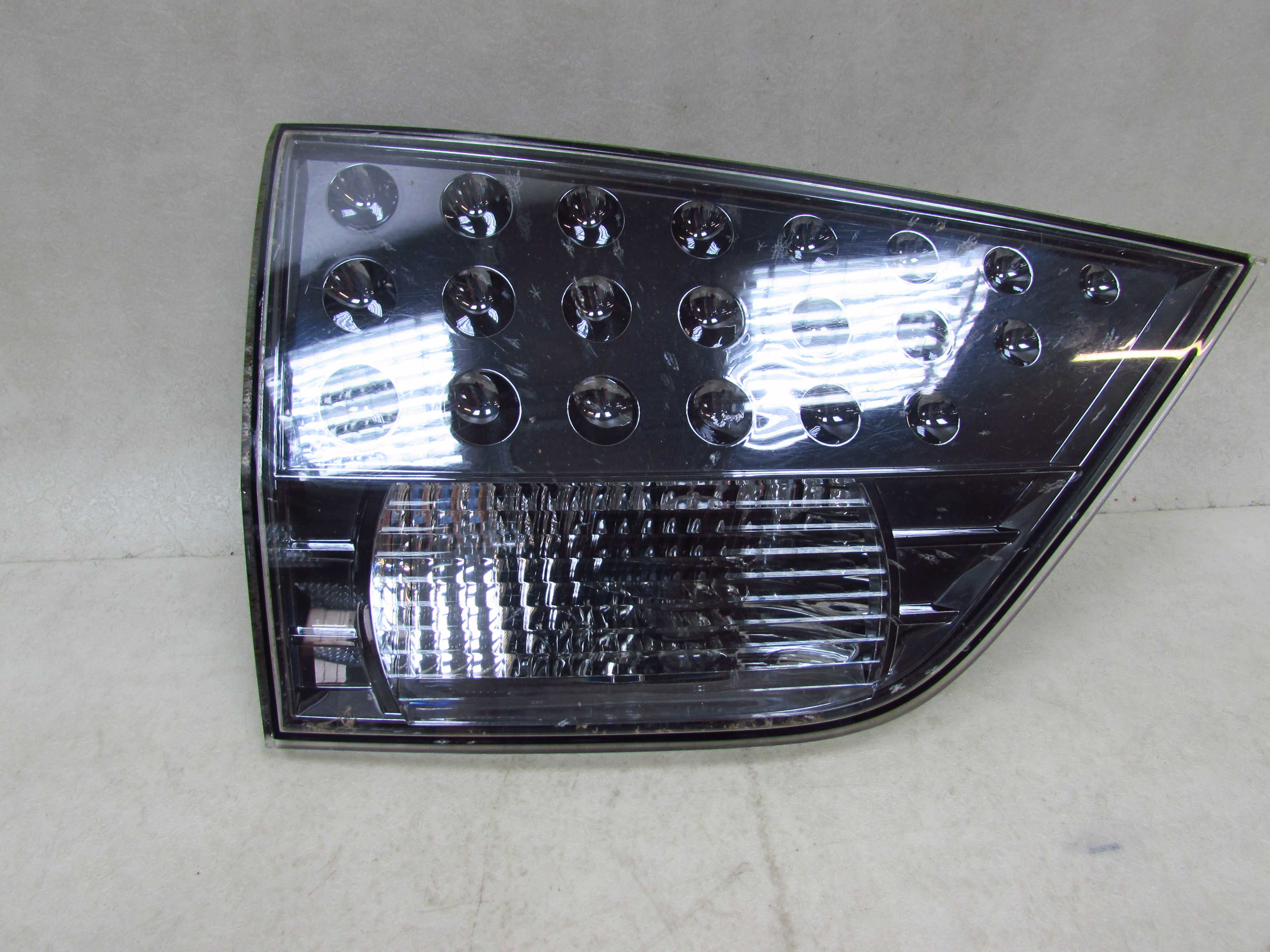 MITSUBISHI OUTLANDER II LIFT 06-12 LAMPA TYL LEWA LED W KLAPE 1146-356L