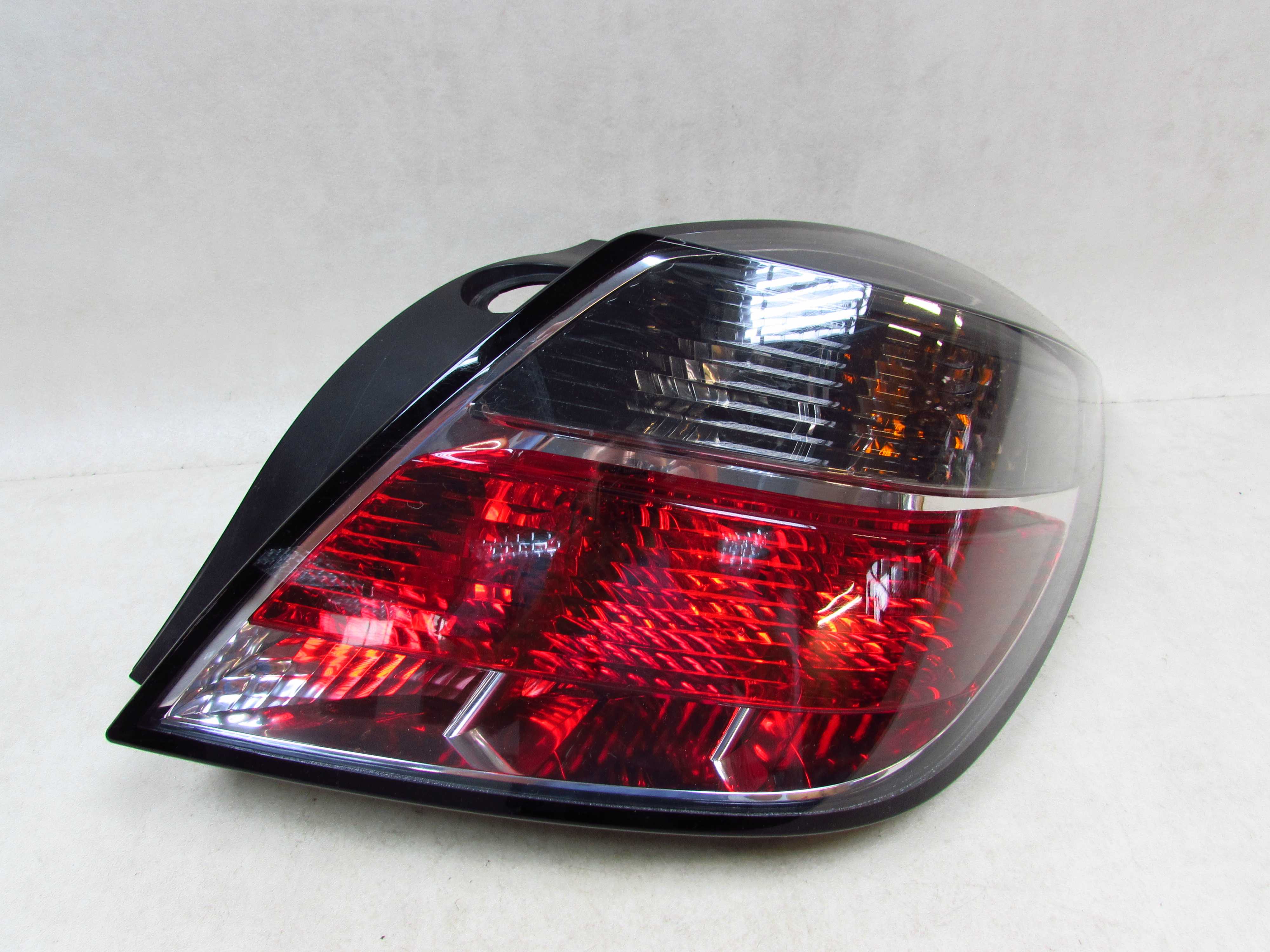 OPEL ASTRA H HB GTC SRI LAMPA TYL PRAWA 13252444