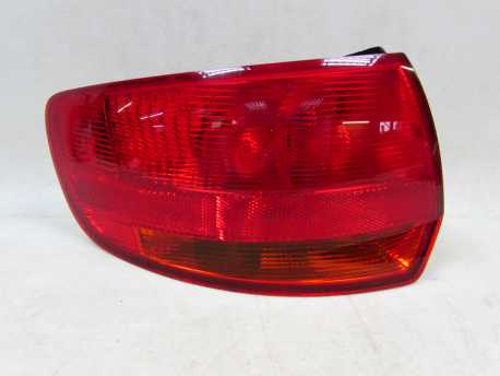 AUDI A3 8P SPORTBACK 5D LAMPA TYLNA TYL LEWA 05-09 8P4945095