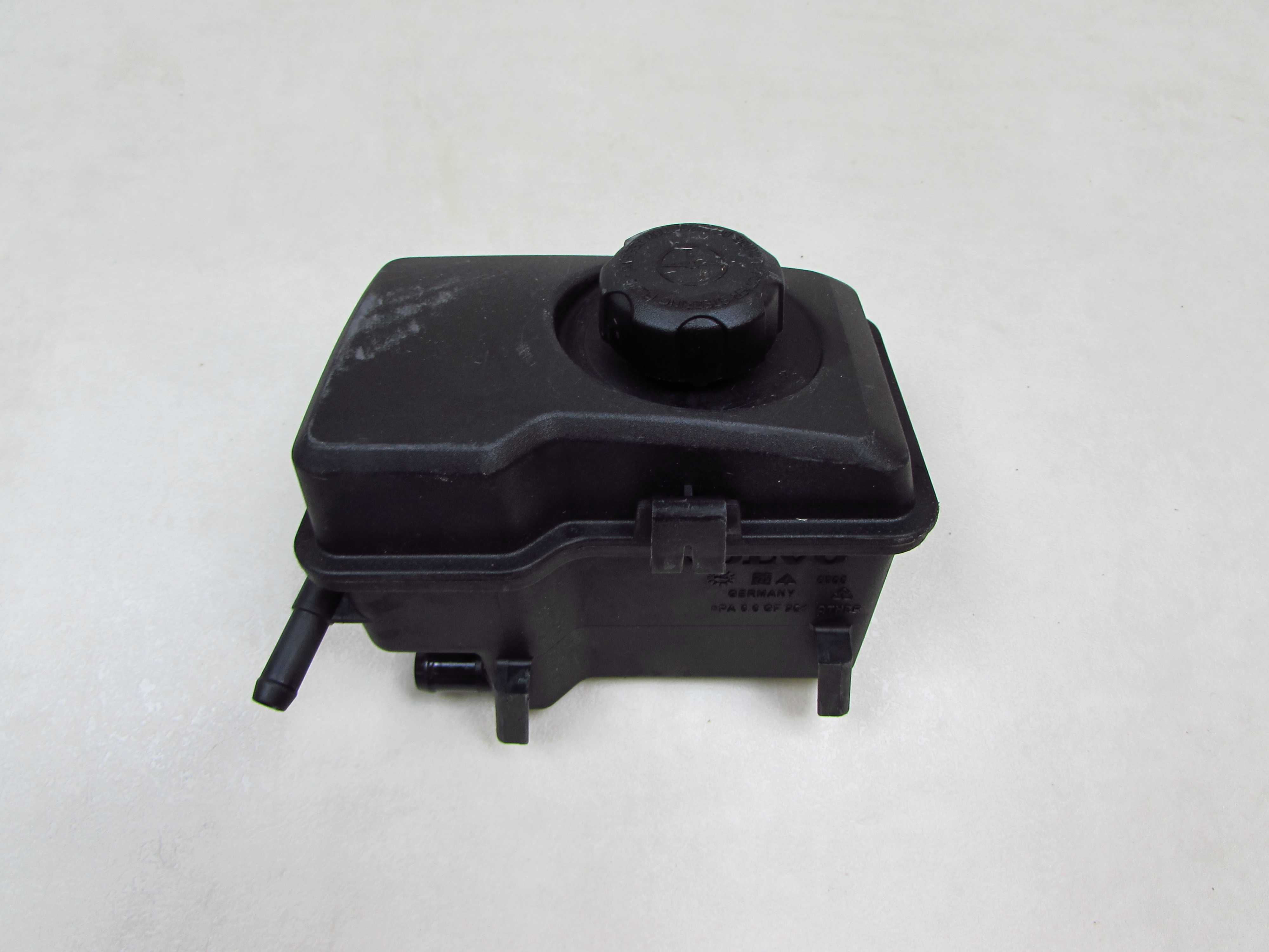 VOLVO XC90 2.5 T5 2.9 T6 02-12 ZBIORNICZEK ZBIORNIK PLYNU WSPOMAGANIA 30680304