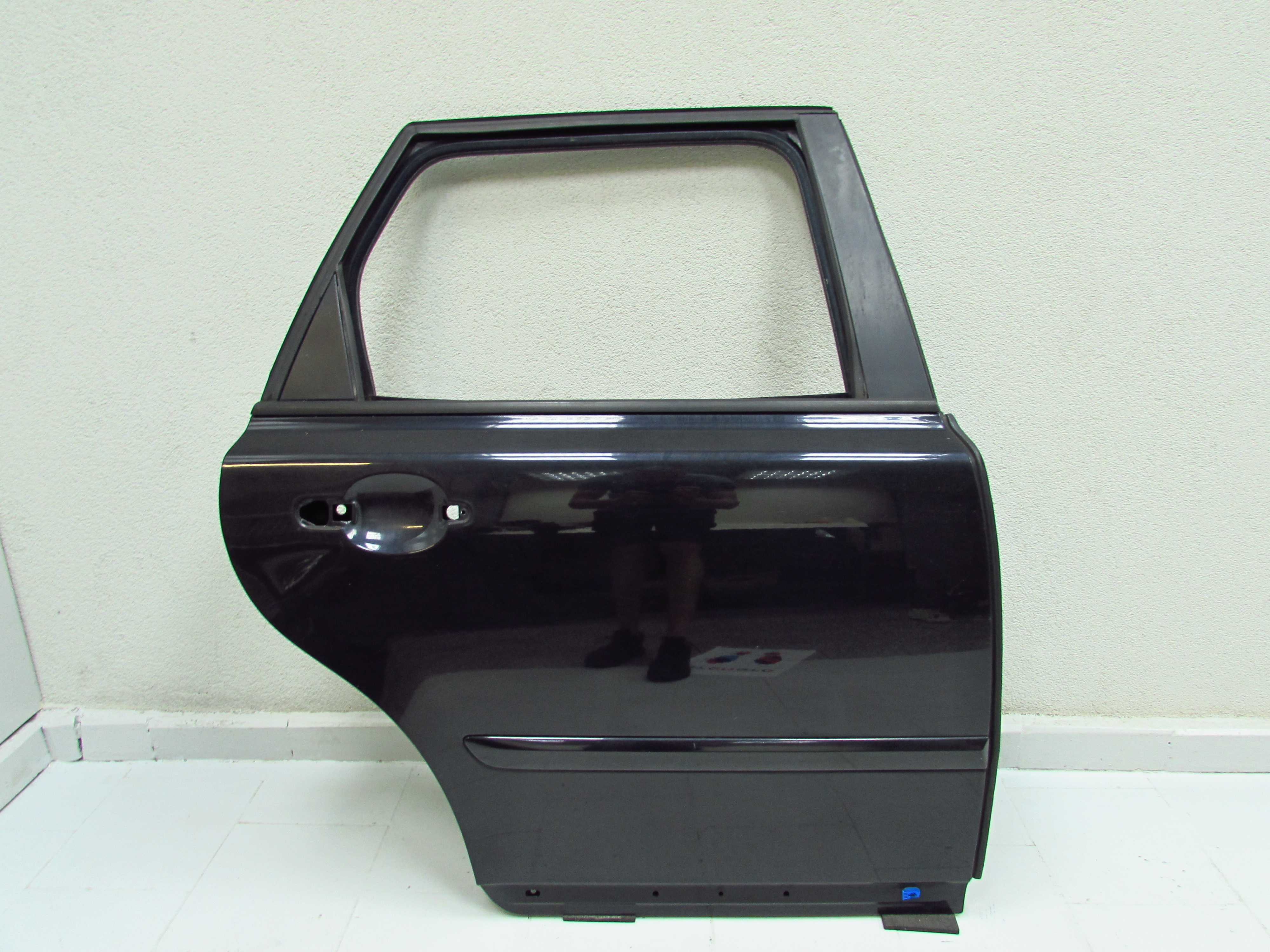VOLVO V50 04-13 DRZWI TYL TYLNIE PRAWE 452-46