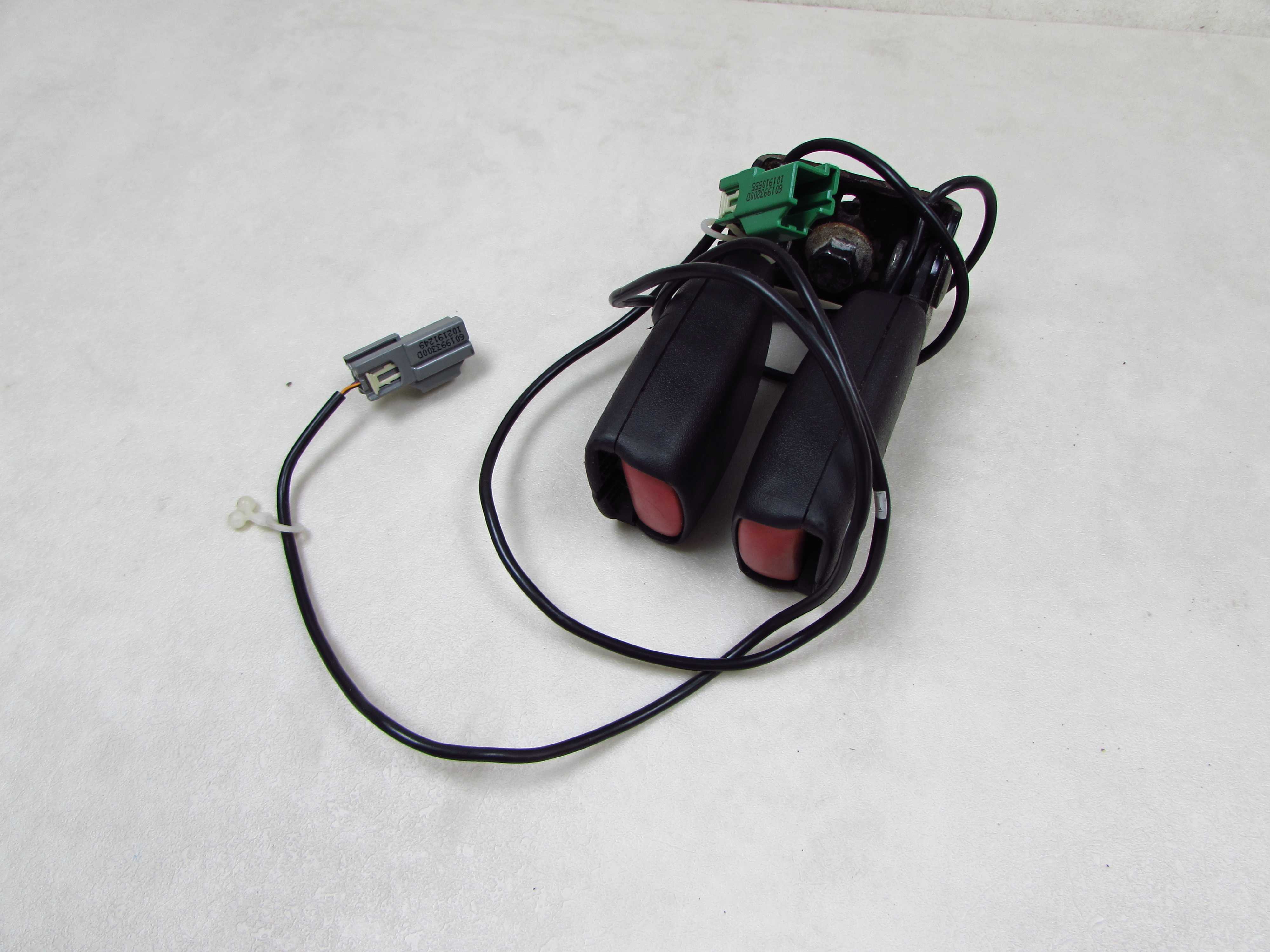 VOLVO S40 II V50 04-13 ZAPINKA KLAMRA PASA BEZPIECZENSTWA TYL 30780608