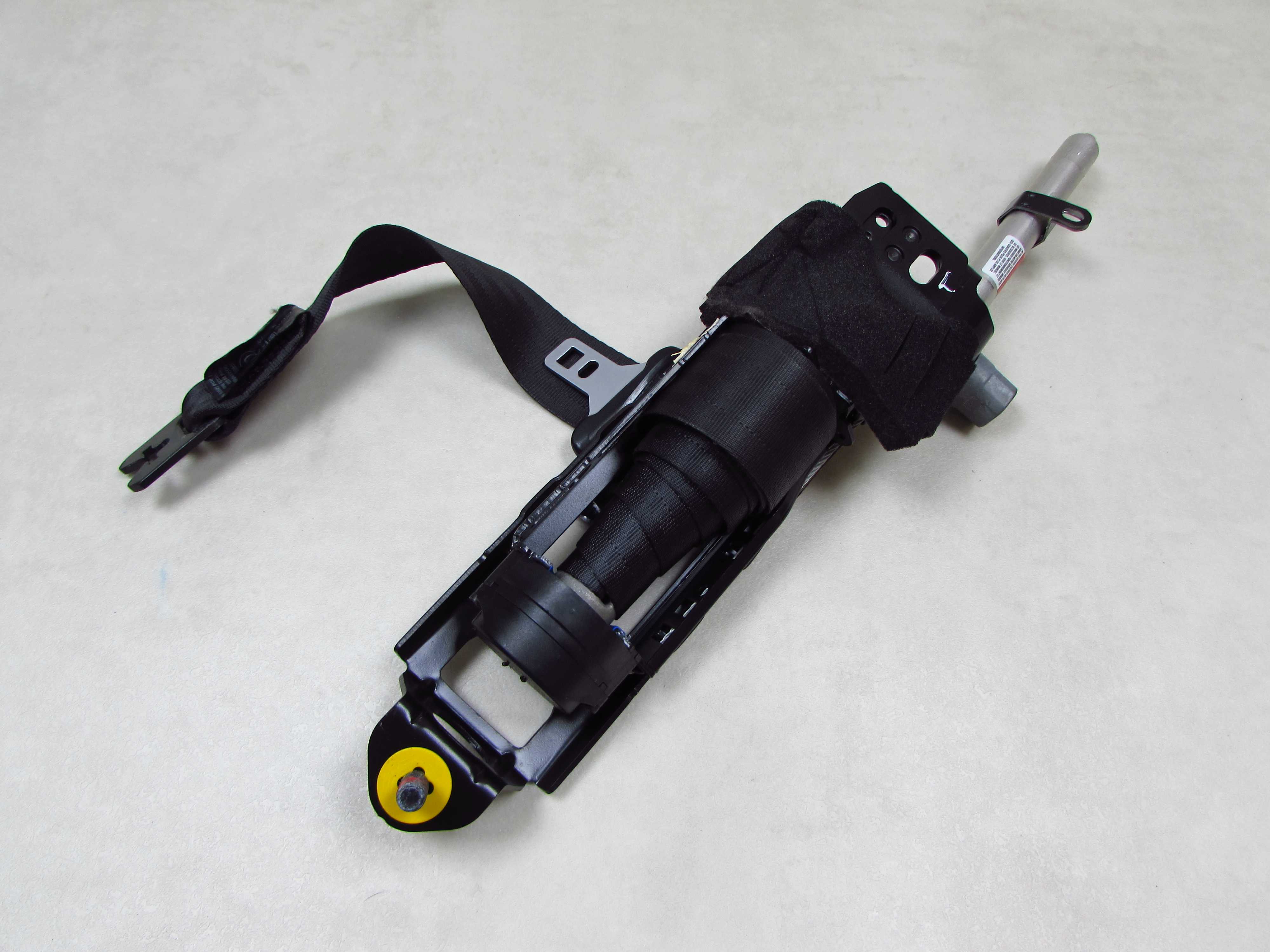 VOLVO S40 II V50 07-13 PAS BEZPIECZENSTWA NAPINACZ PRZOD LEWY 31320494