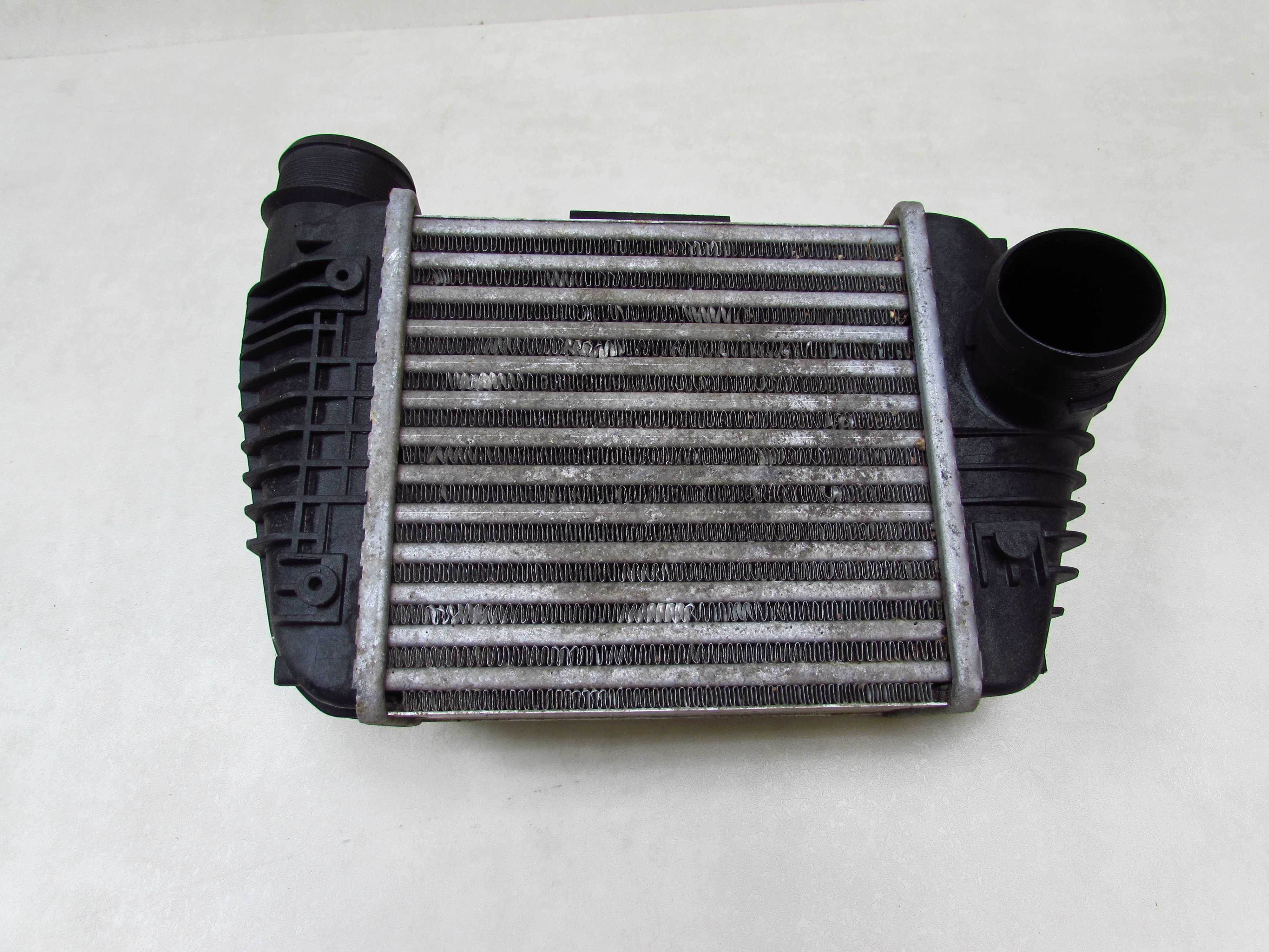 AUDI A6 C6 2.7 3.0 TDI CHLODNICA INTERCOOLER POWIETRZA PRAWY 4F0145806R