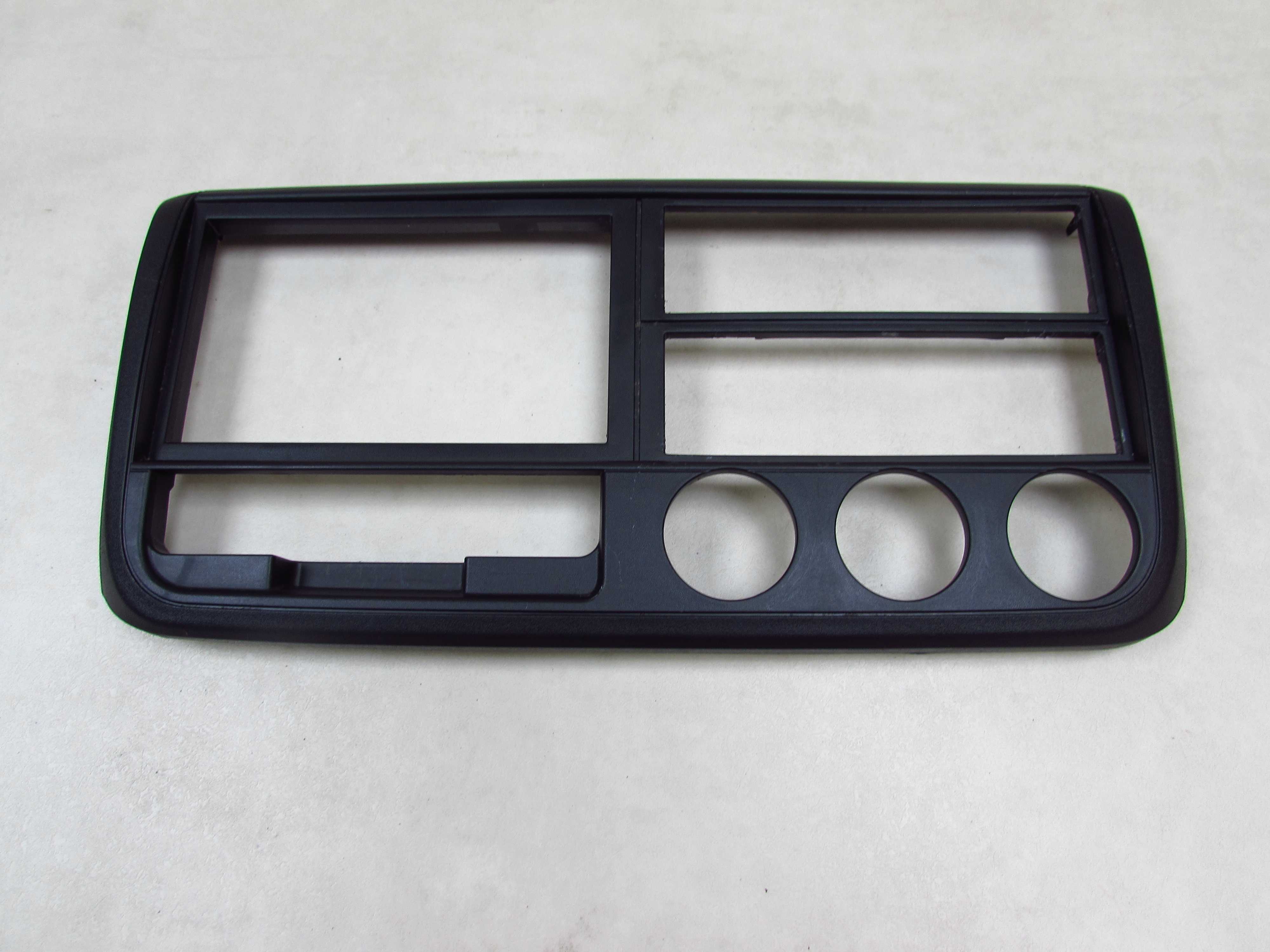 MITSUBISHI CANTER FUSO 14-21 RAMKA OSLONA KONSOLI MK569140 UK ANGLIK