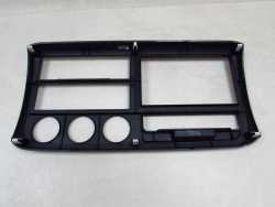 MITSUBISHI CANTER FUSO 14-21 RAMKA OSLONA KONSOLI MK569140 UK ANGLIK