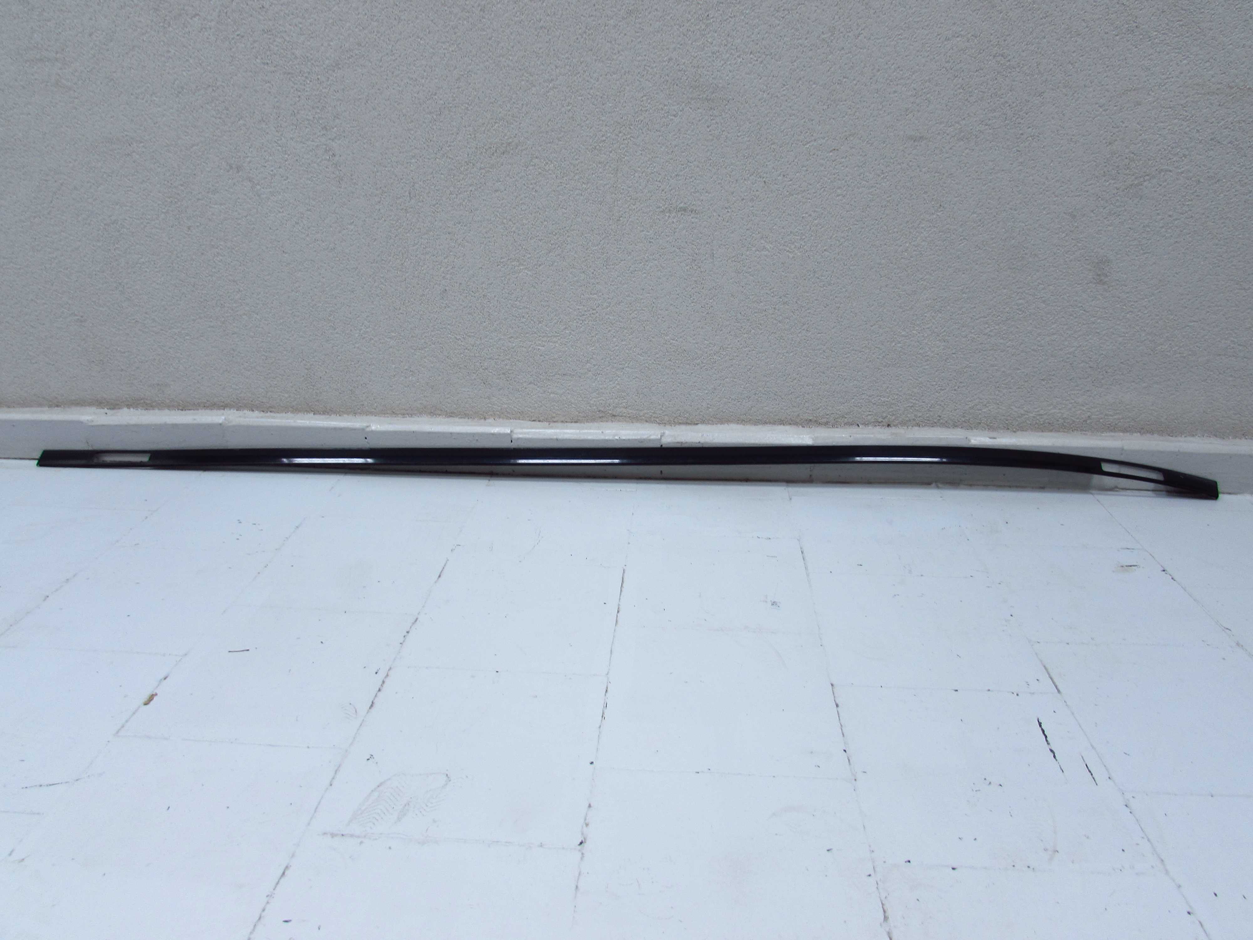 VOLVO V50 04-13 LISTWA DACHOWA DACHU PRAWA POD RELINGI DACHOWE 39982779